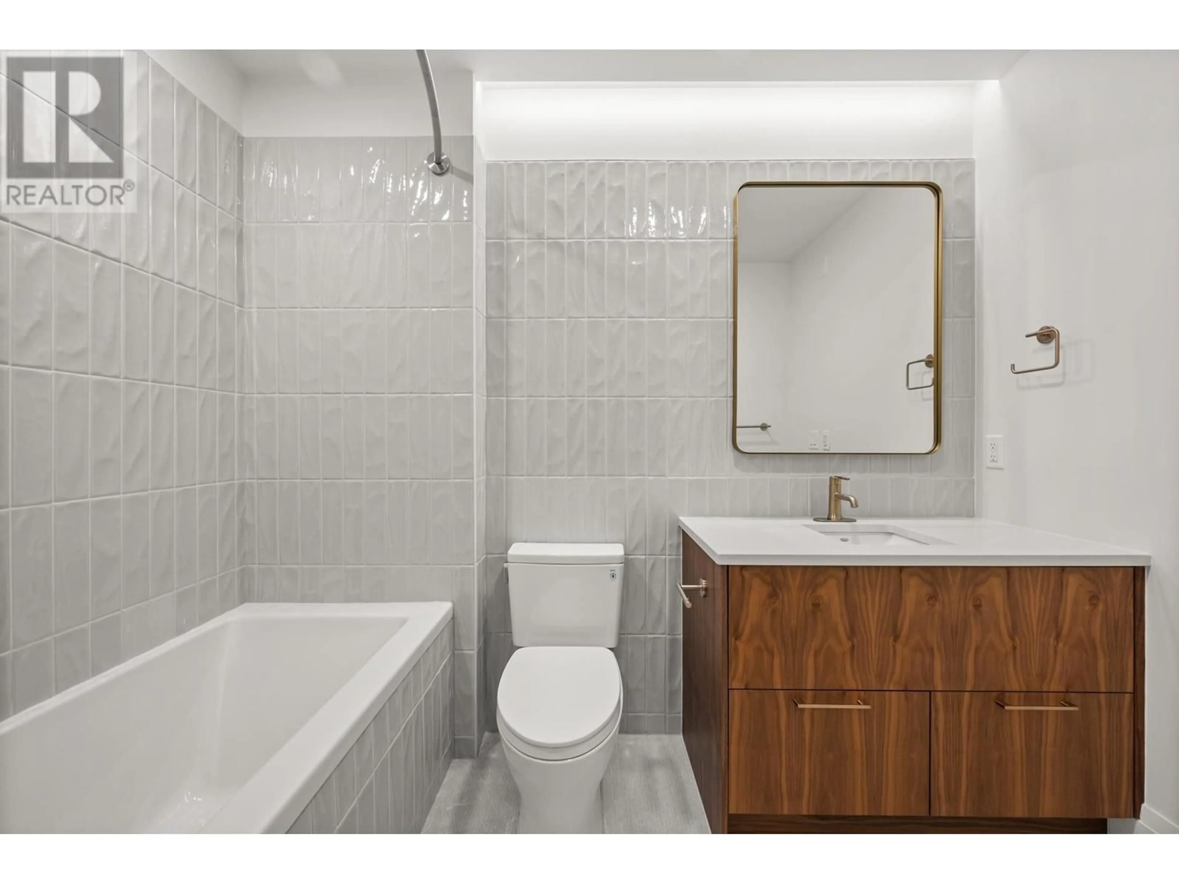 Standard bathroom, ceramic/tile floor for 202 - 2550 GARDEN DRIVE, Vancouver British Columbia V5N4X6