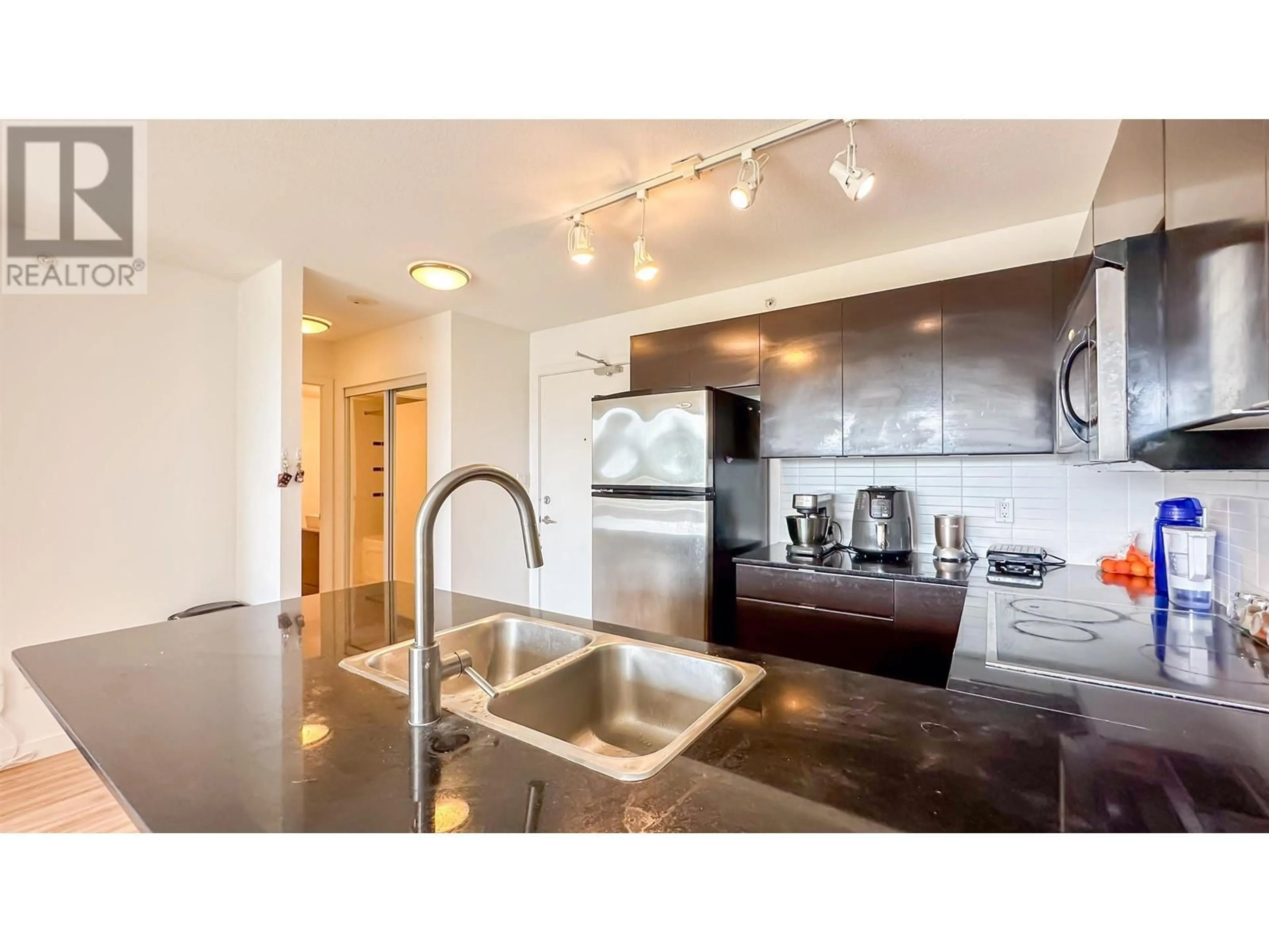 Open concept kitchen, unknown for 803 - 4182 DAWSON STREET, Burnaby British Columbia V5C0A2