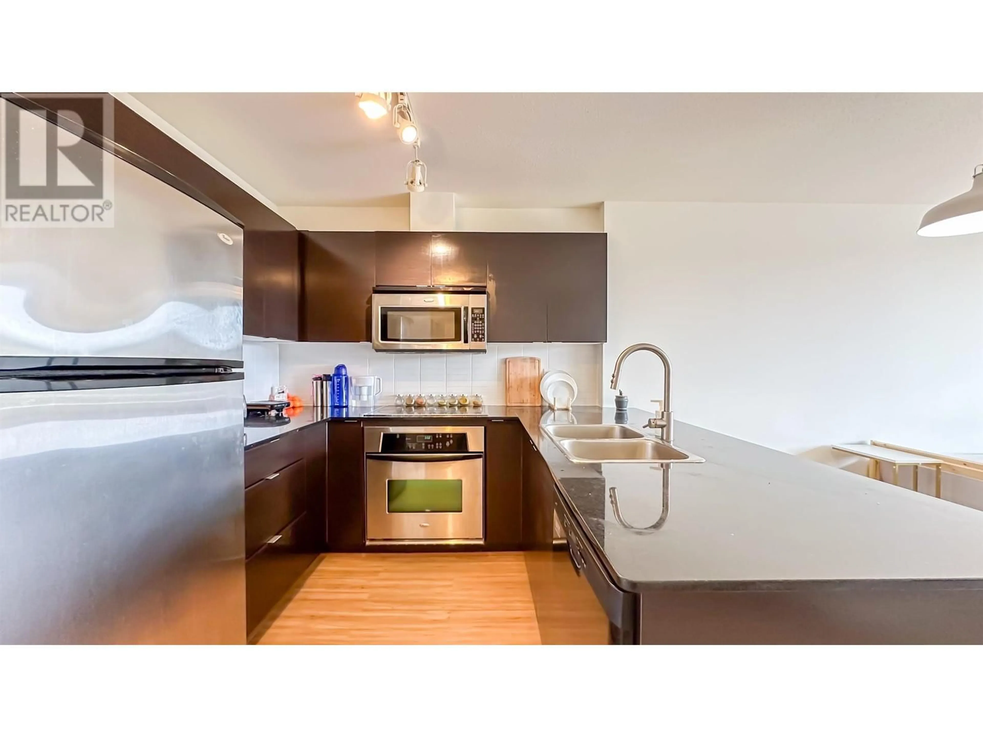 Standard kitchen, unknown for 803 - 4182 DAWSON STREET, Burnaby British Columbia V5C0A2