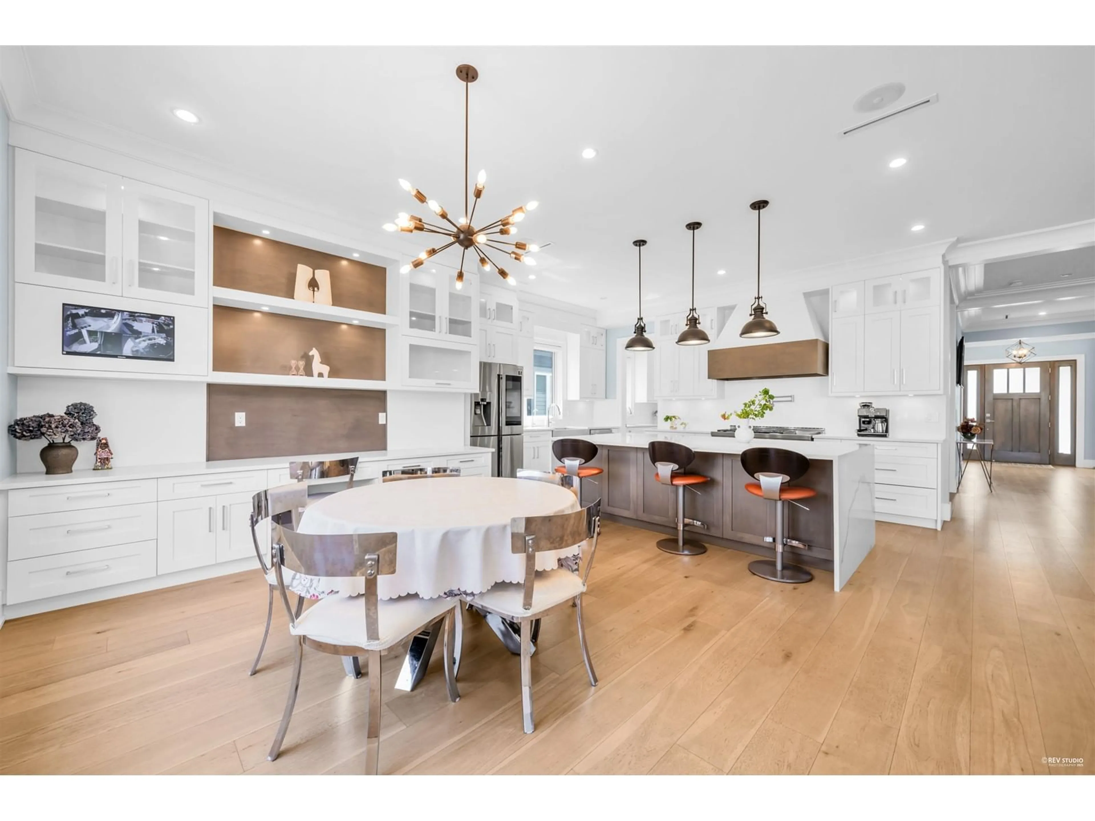 Open concept kitchen, wood/laminate floor for 14139 16, Surrey British Columbia V4A1P9