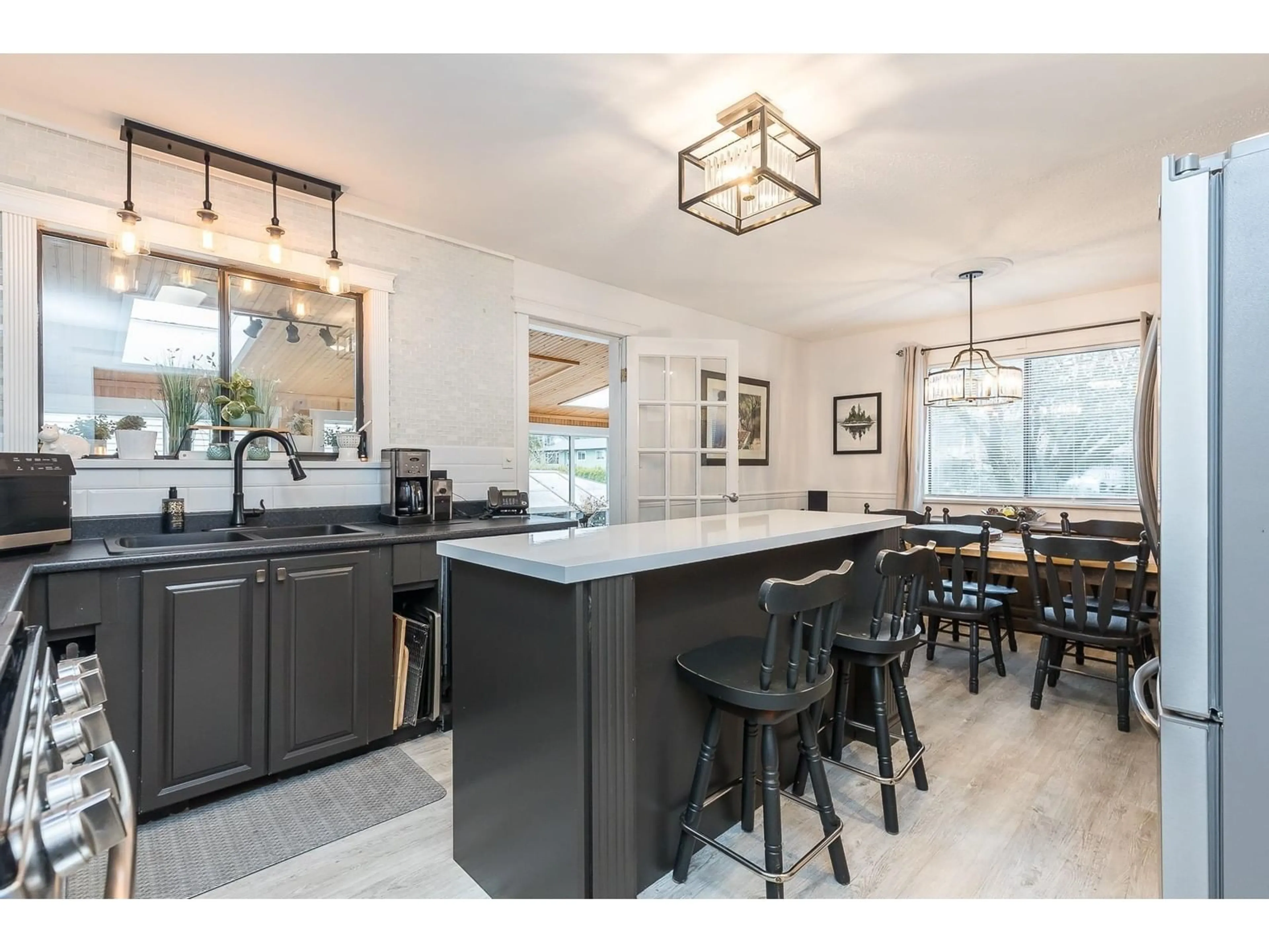 Open concept kitchen, ceramic/tile floor for 3504 MIERAU, Abbotsford British Columbia V2S6H2