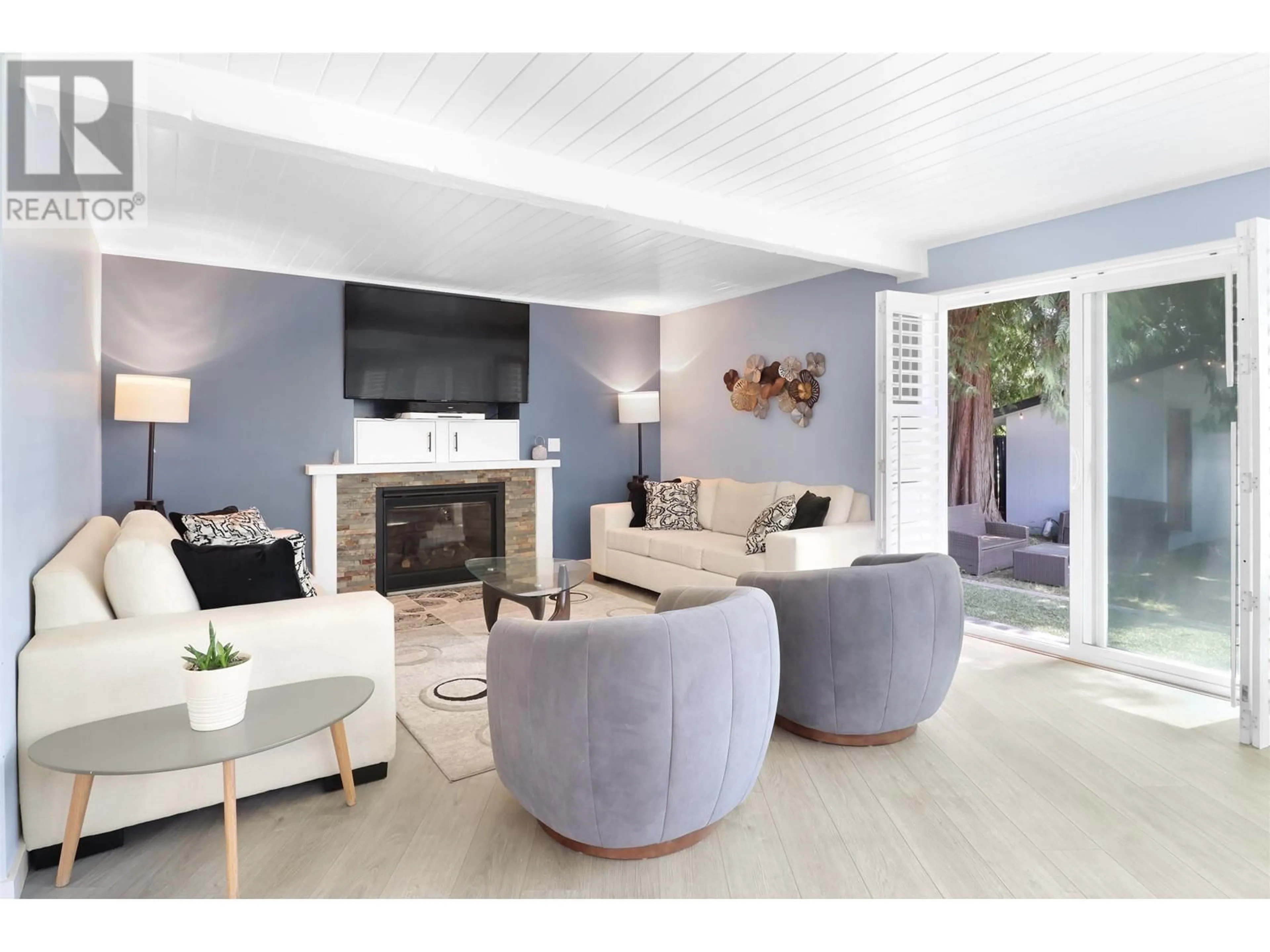 Living room with furniture, unknown for 1225 FOSTER AVENUE, Coquitlam British Columbia V3J2M8