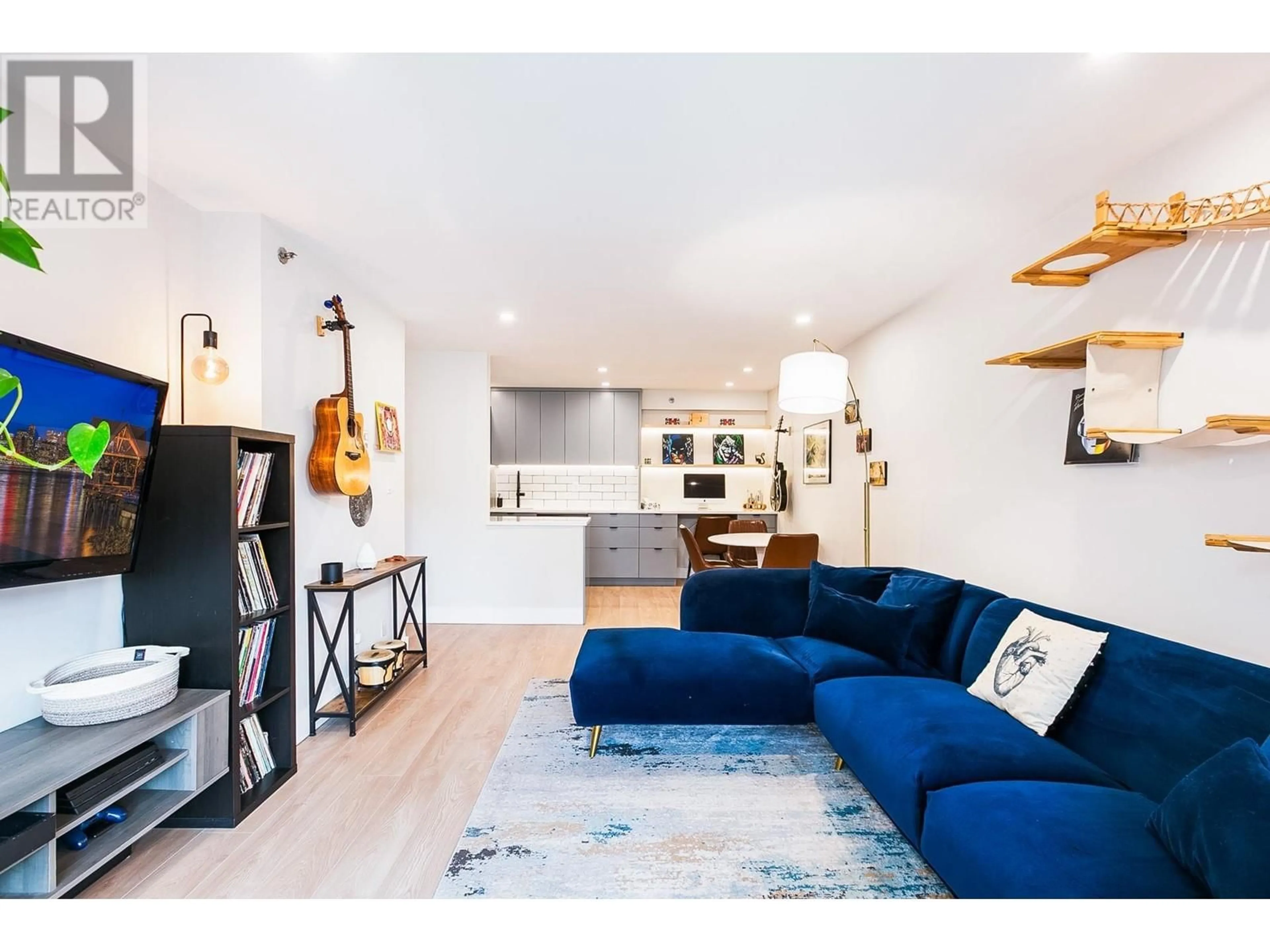 Living room with furniture, wood/laminate floor for 207 - 825 7TH AVENUE, Vancouver British Columbia V5T1P4