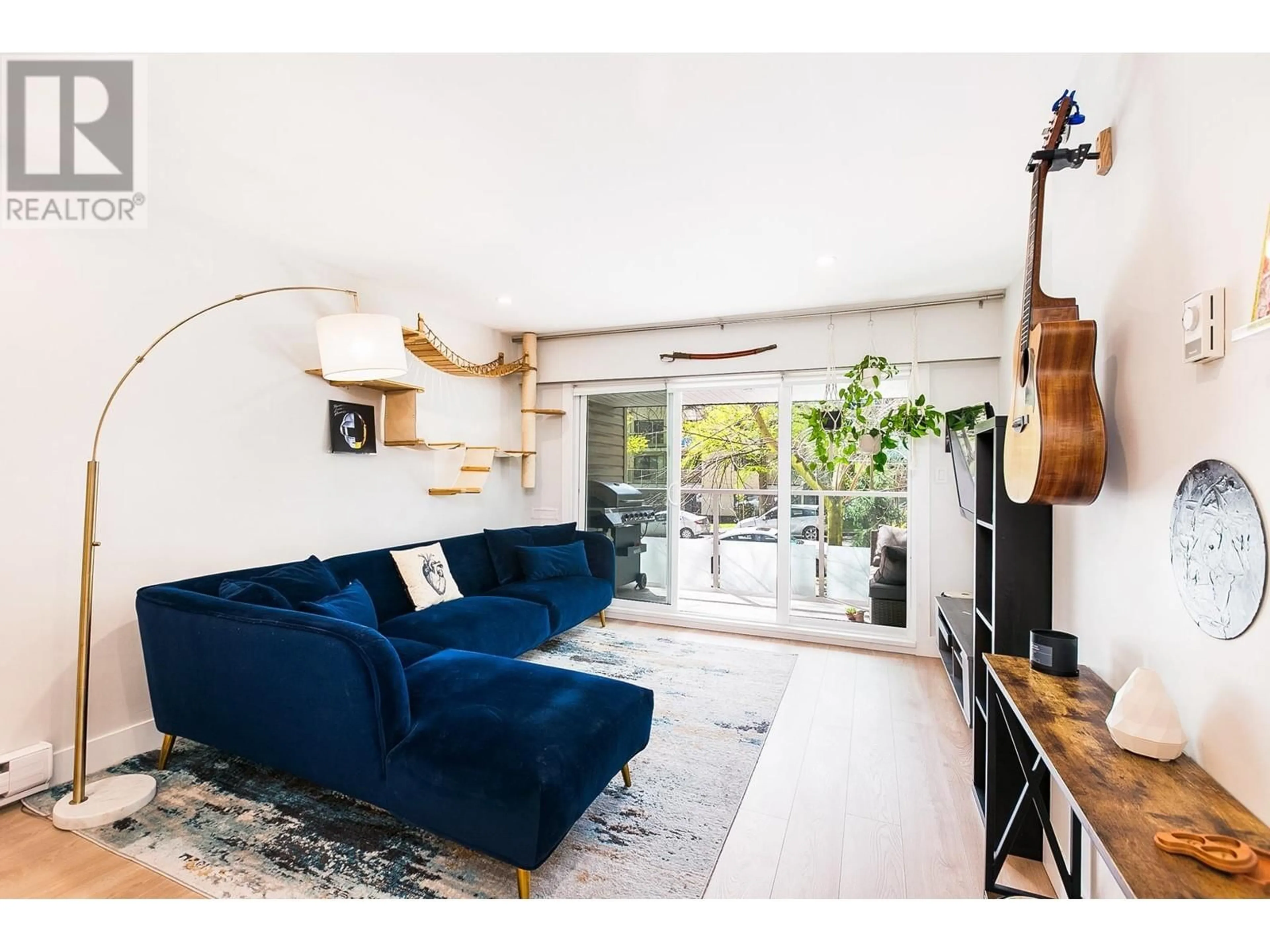 Living room with furniture, wood/laminate floor for 207 - 825 7TH AVENUE, Vancouver British Columbia V5T1P4