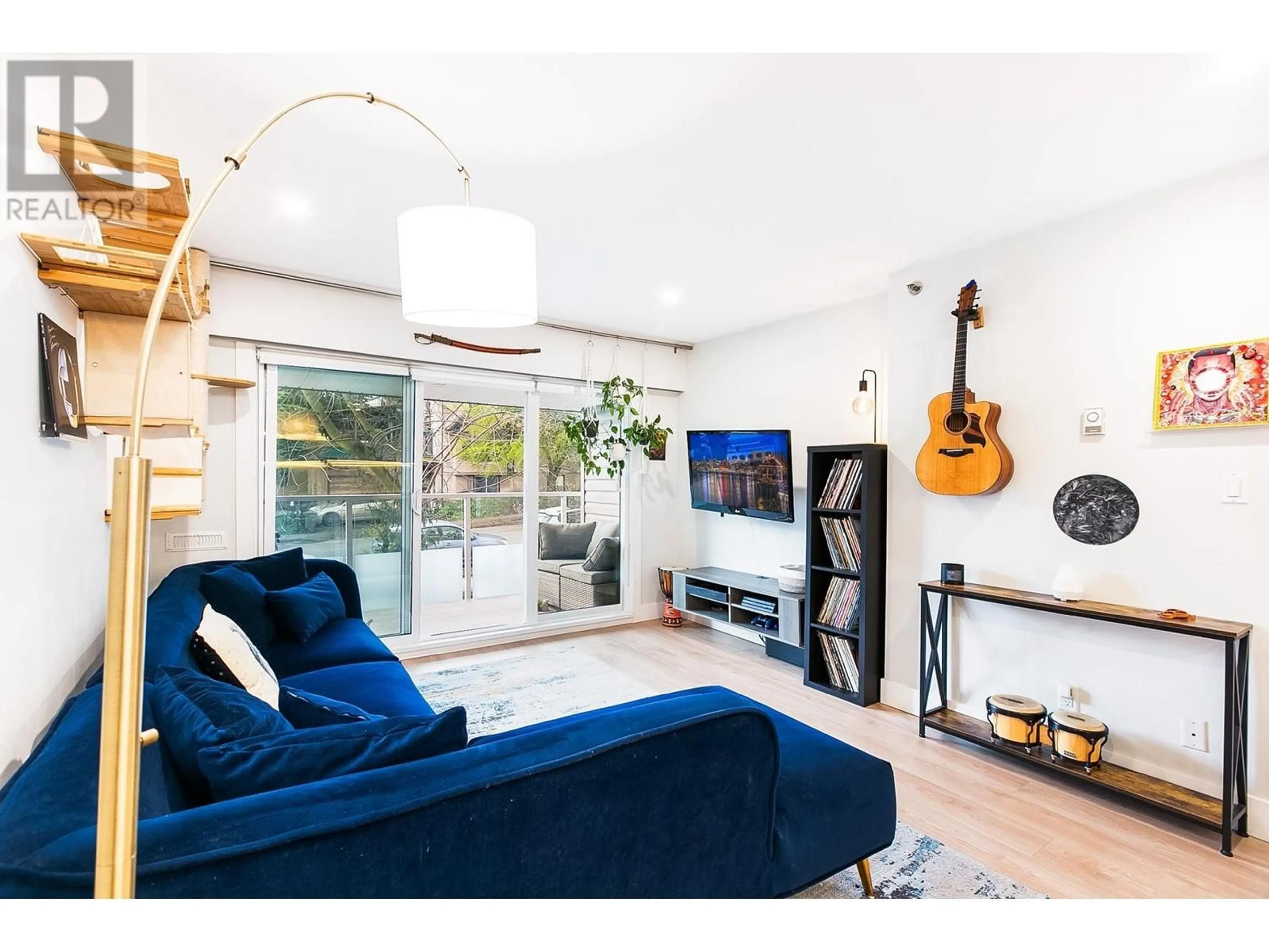Living room with furniture, wood/laminate floor for 207 - 825 7TH AVENUE, Vancouver British Columbia V5T1P4