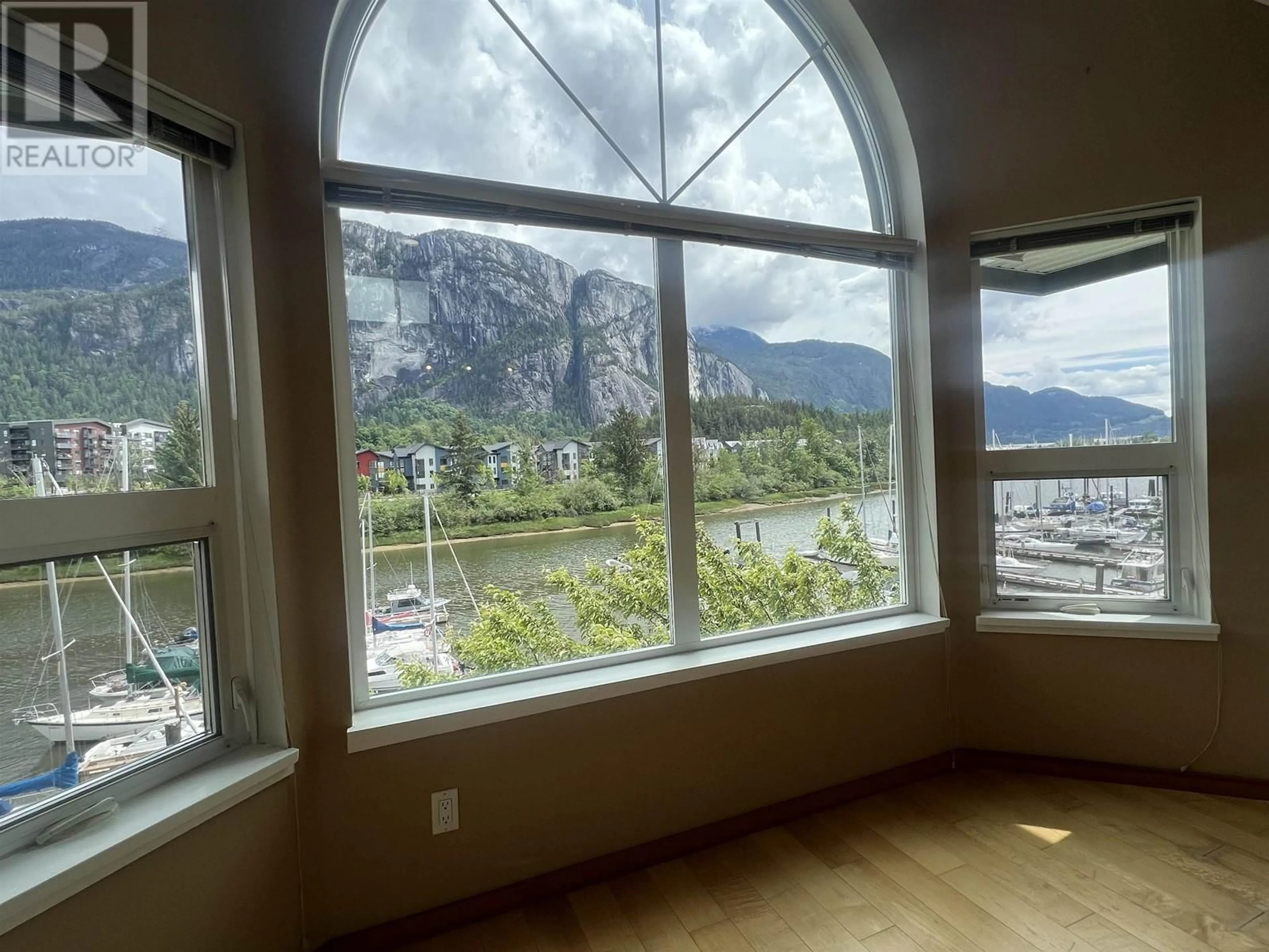 A pic of a room for 305 - 1468 PEMBERTON AVENUE, Squamish British Columbia V8B0K2