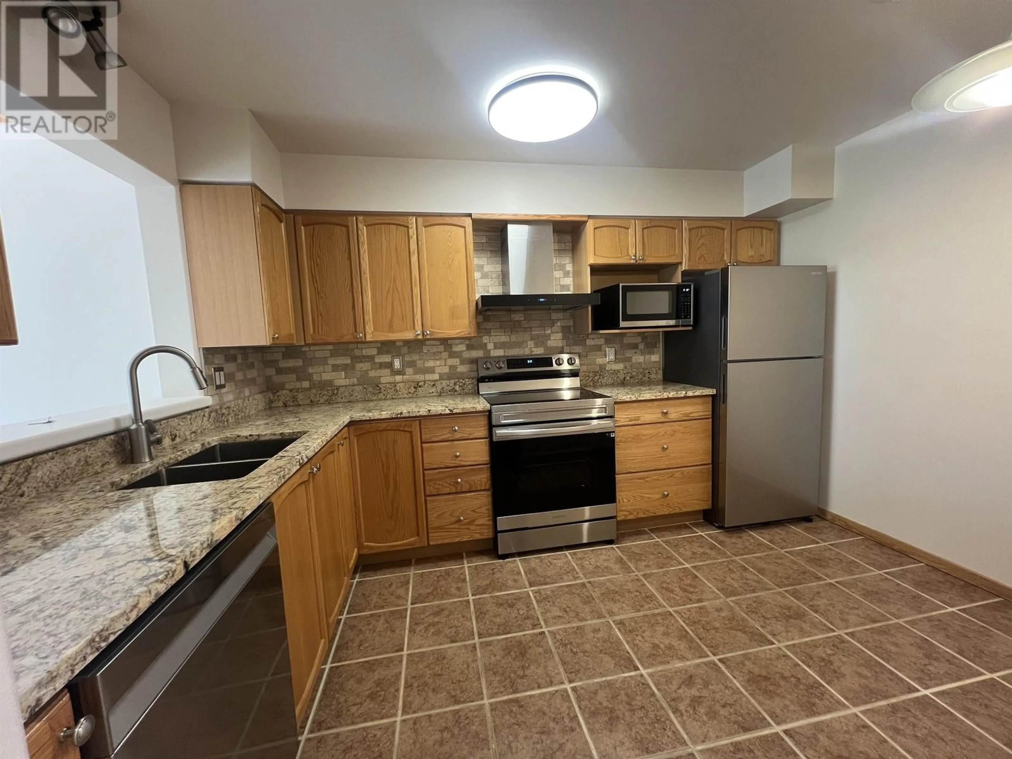 Standard kitchen, unknown for 305 - 1468 PEMBERTON AVENUE, Squamish British Columbia V8B0K2