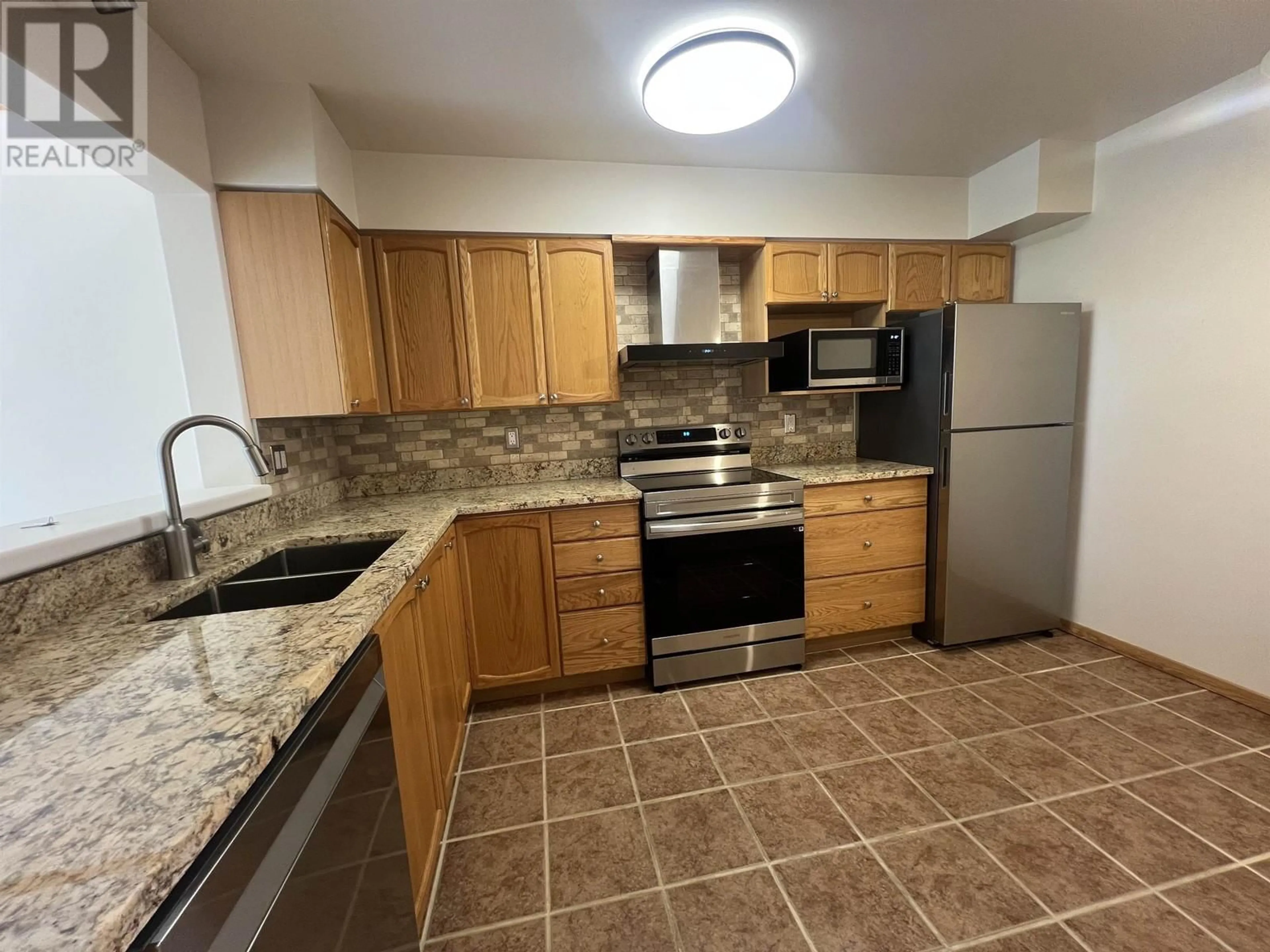Standard kitchen, ceramic/tile floor for 305 - 1468 PEMBERTON AVENUE, Squamish British Columbia V8B0K2