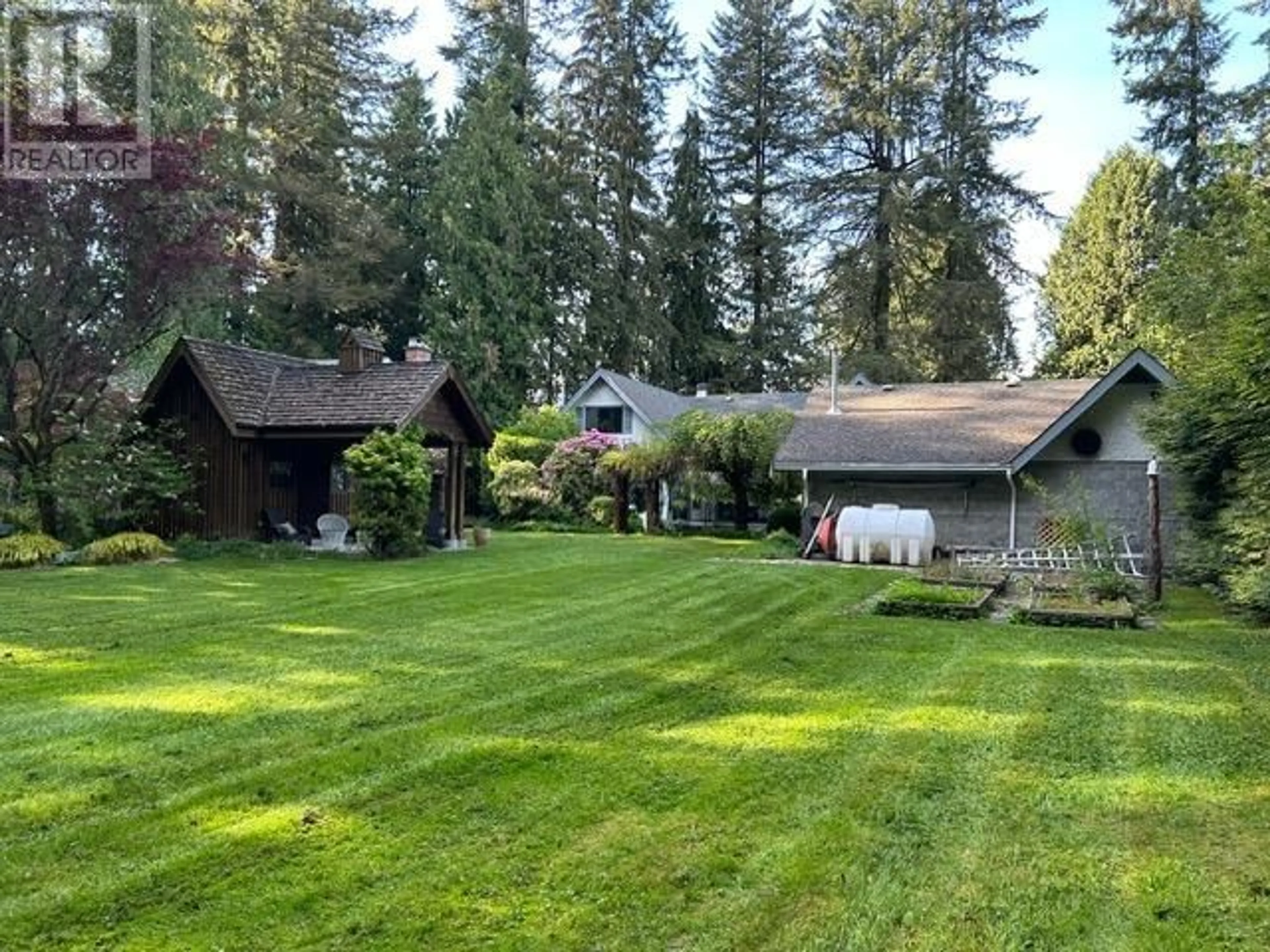 A pic from outside/outdoor area/front of a property/back of a property/a pic from drone, unknown for 21528 124 AVENUE, Maple Ridge British Columbia V2X4H3