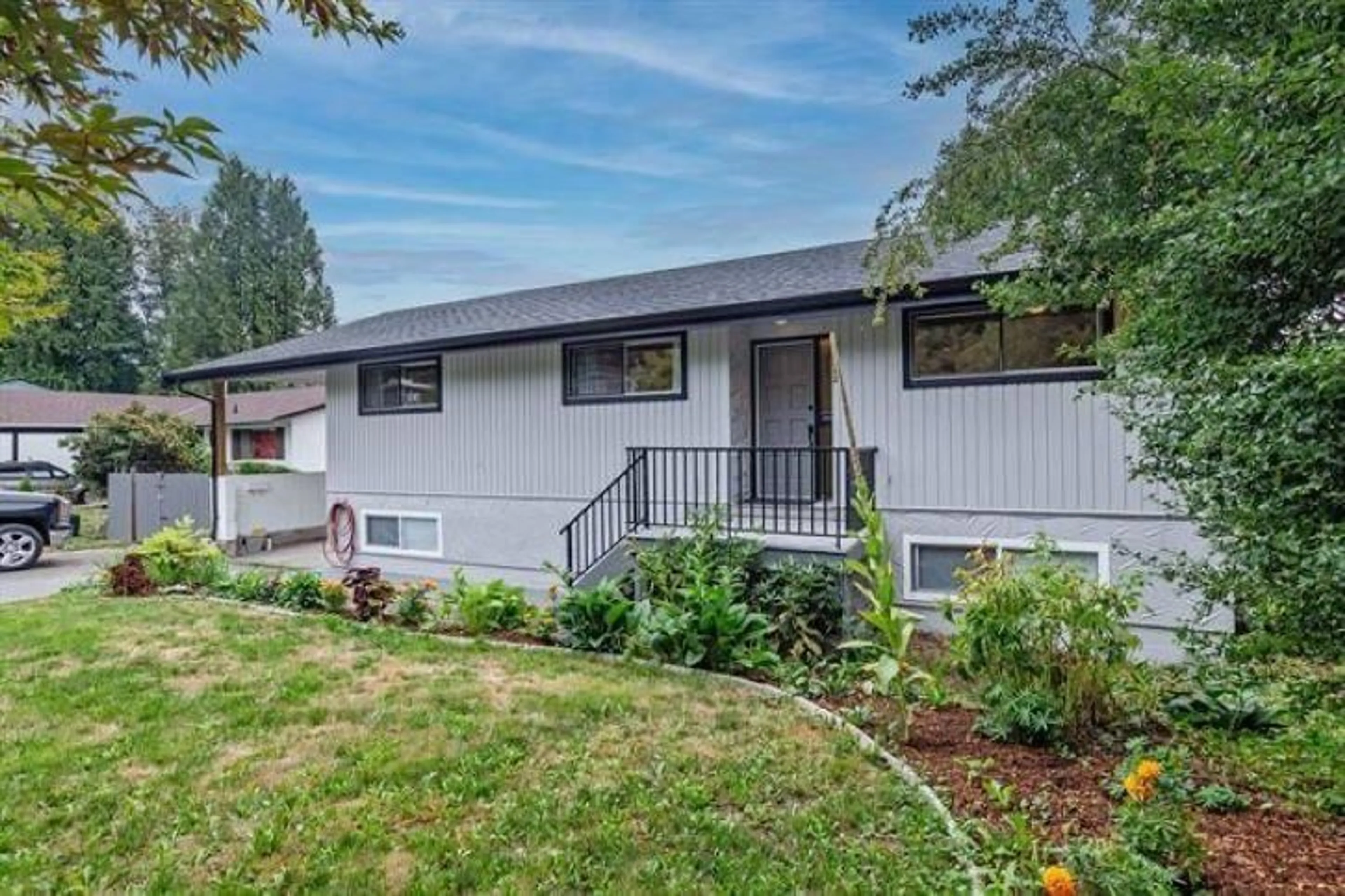 Home with vinyl exterior material, mountain view for 33242 BROWN, Mission British Columbia V2V2R4