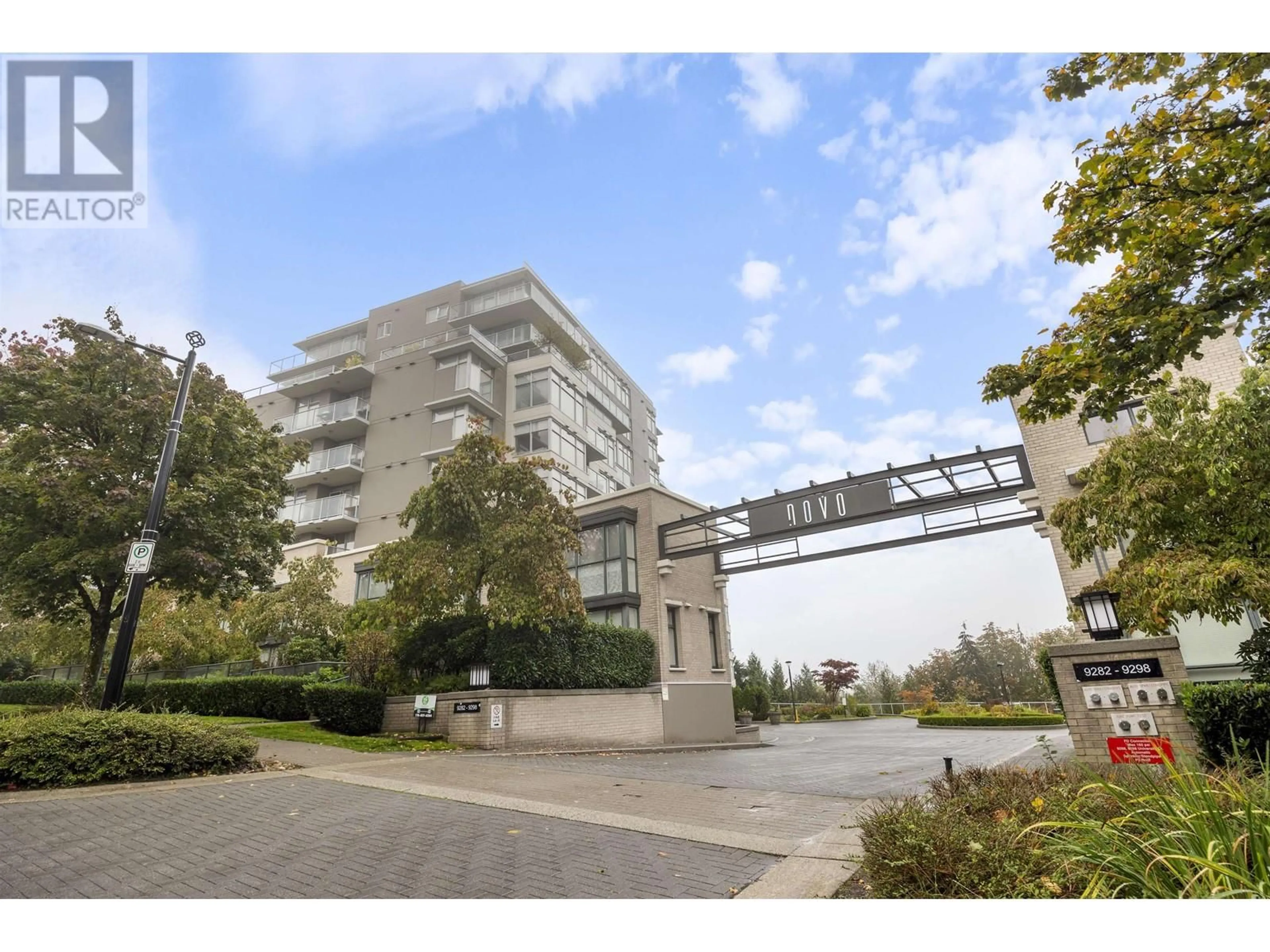 Indoor foyer for 004 - 9288 UNIVERSITY CRESCENT, Burnaby British Columbia V5A4X7
