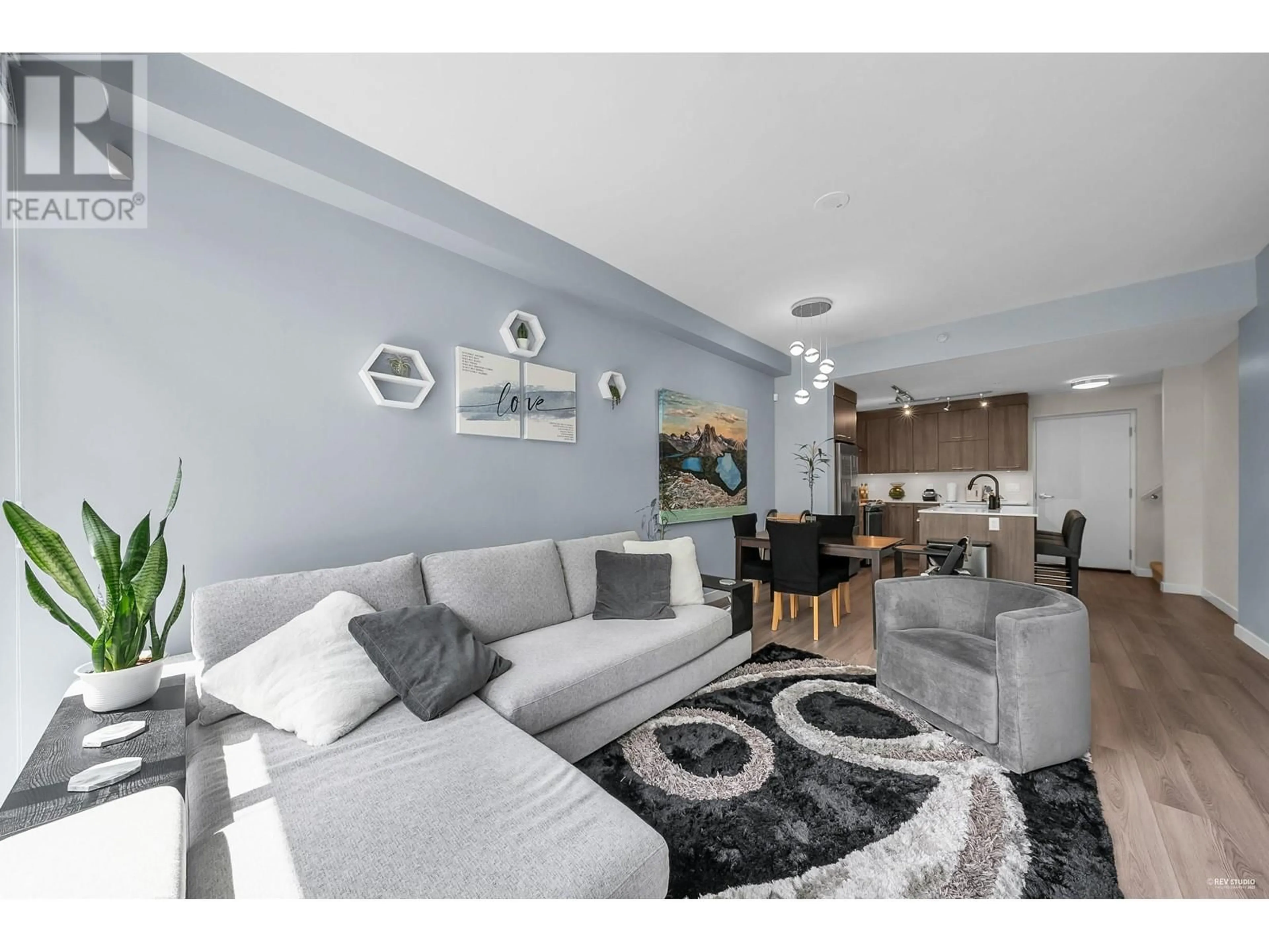 Living room with furniture, unknown for 1017 QUEBEC STREET, New Westminster British Columbia V3M0M3