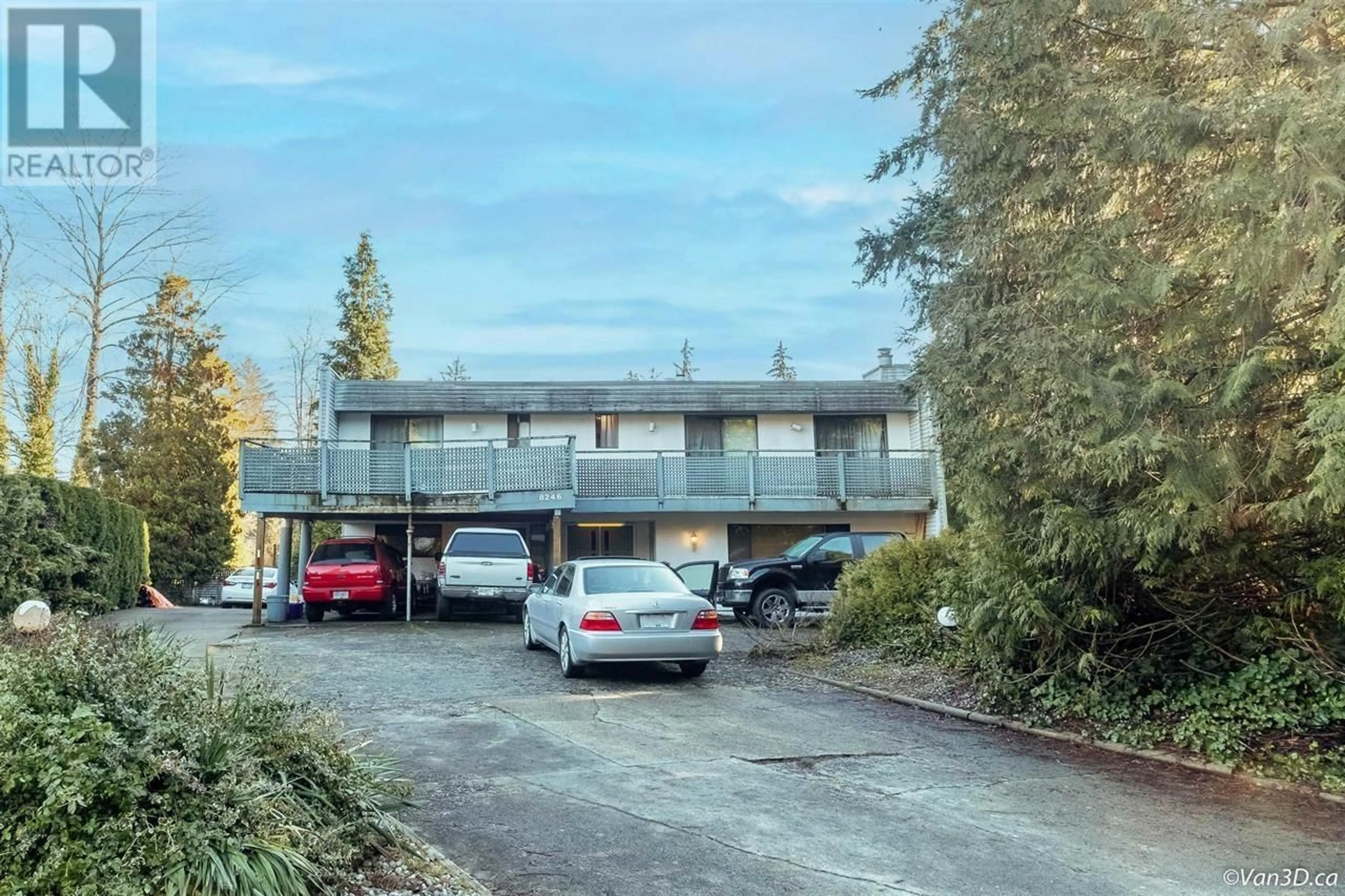 A pic from outside/outdoor area/front of a property/back of a property/a pic from drone, street for 8246 BURNLAKE DRIVE, Burnaby British Columbia V5A3K9