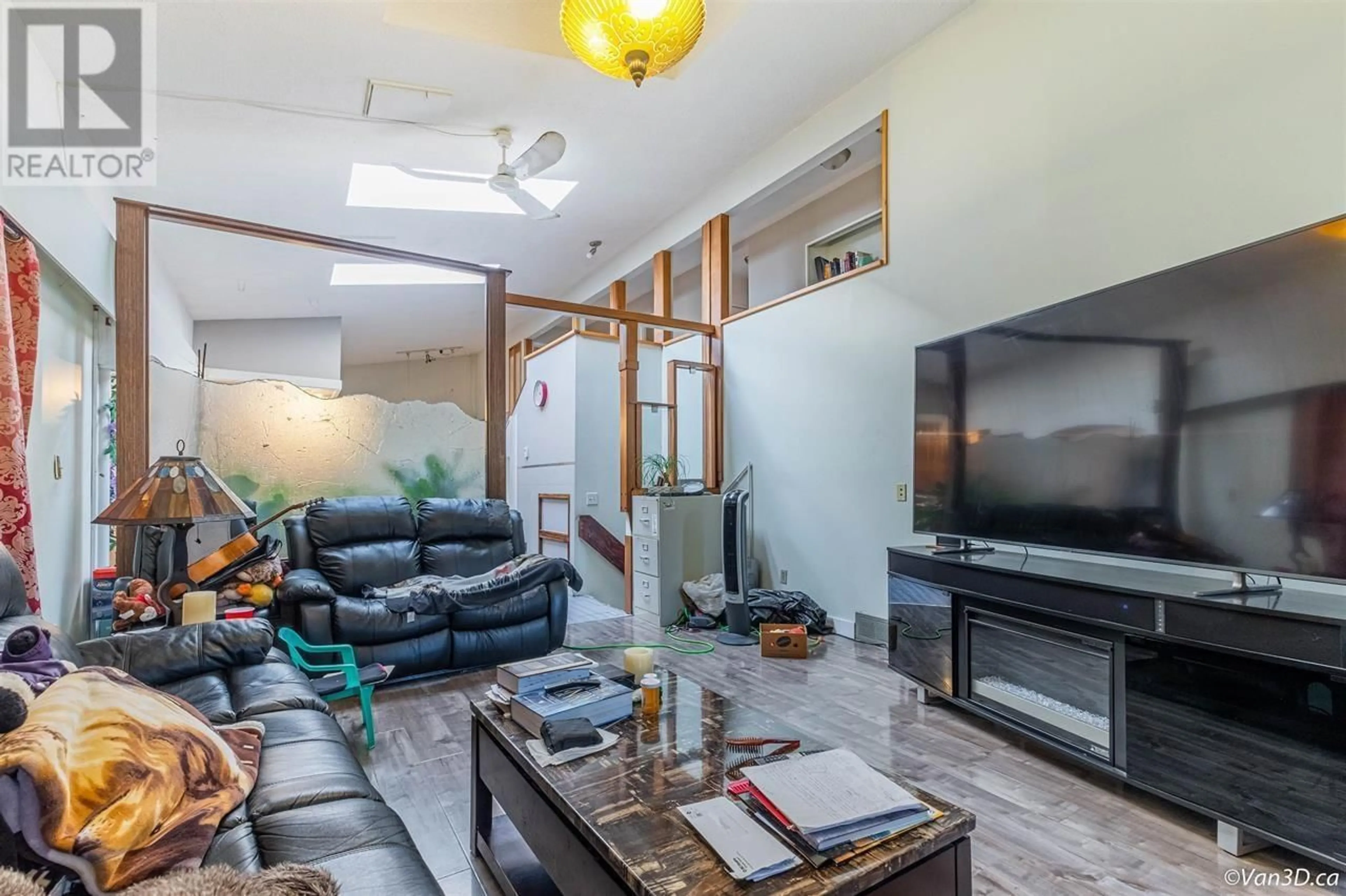 Living room with furniture, unknown for 8246 BURNLAKE DRIVE, Burnaby British Columbia V5A3K9
