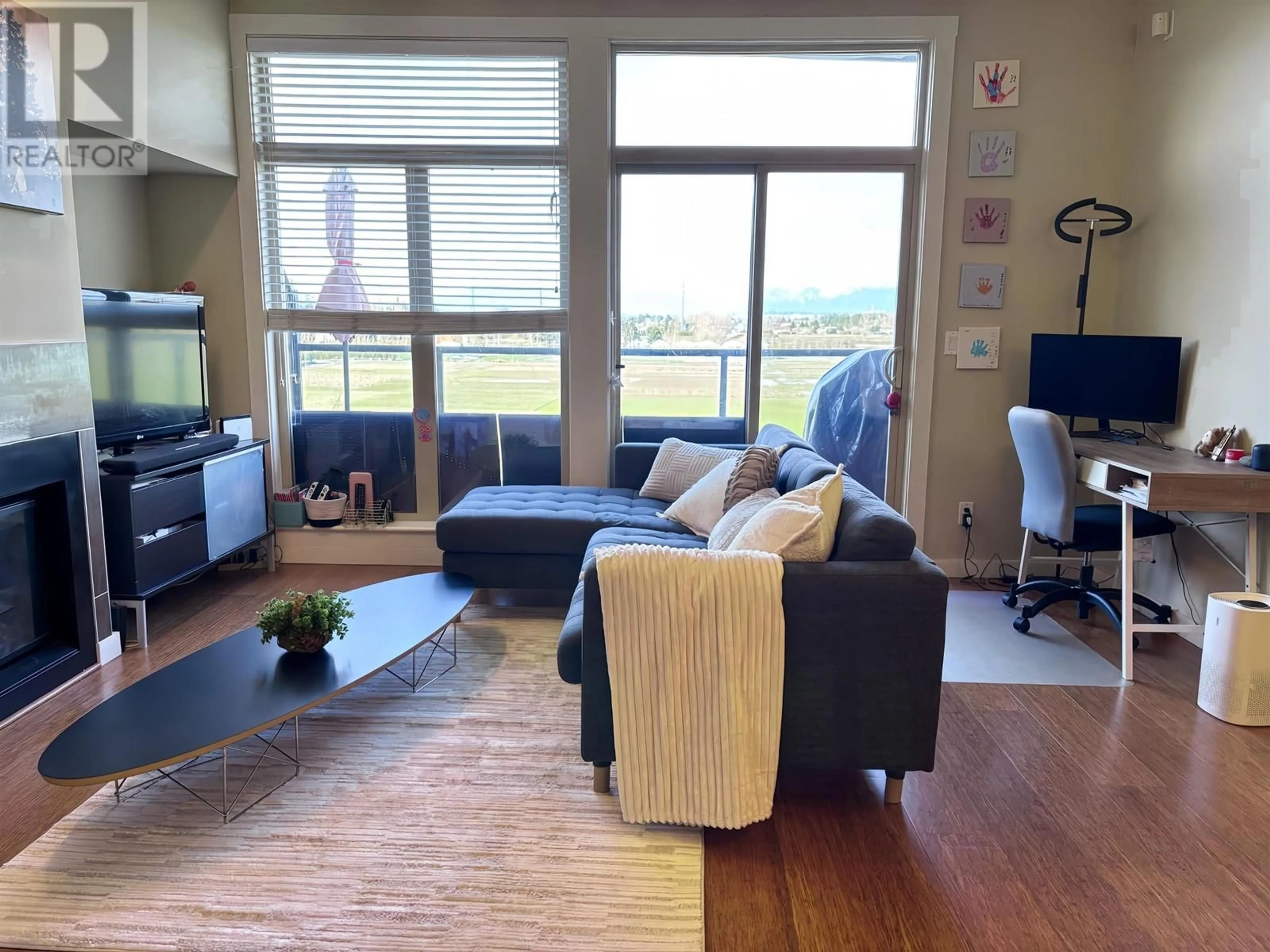 Living room with furniture, wood/laminate floor for 410 - 6233 LONDON ROAD, Richmond British Columbia V7E3S3