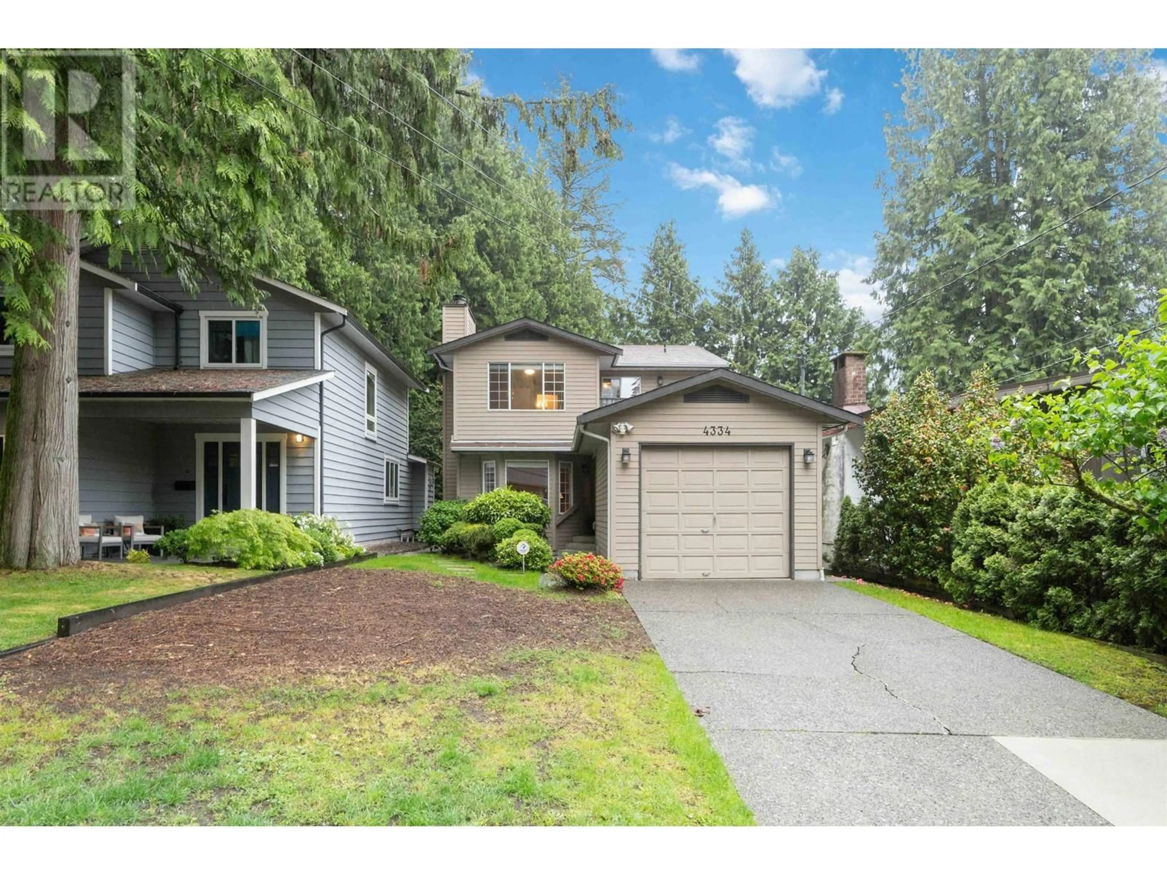 Home with vinyl exterior material, street for 4334 HOSKINS ROAD, North Vancouver British Columbia V7K2P8