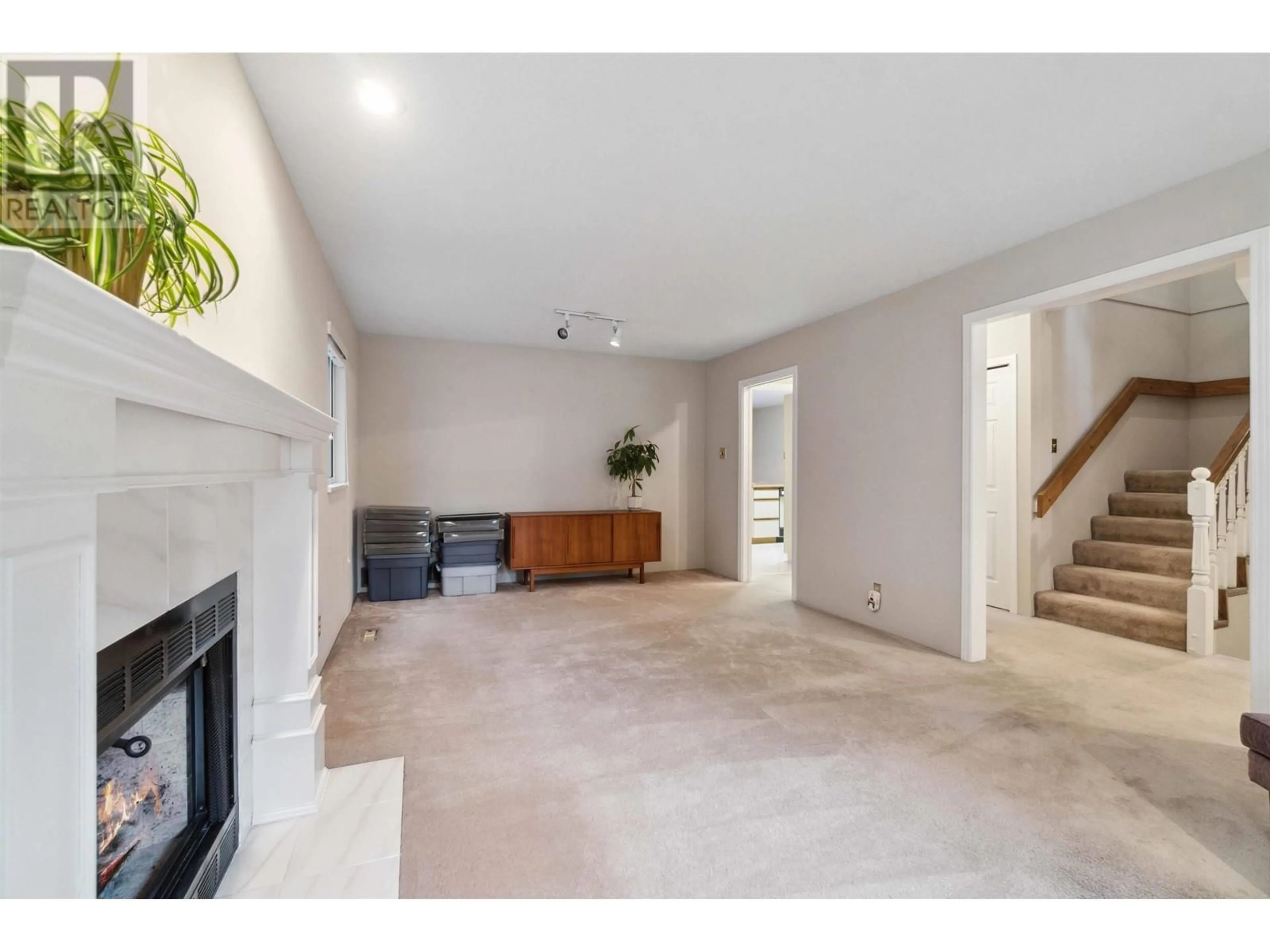 Unknown for 4334 HOSKINS ROAD, North Vancouver British Columbia V7K2P8