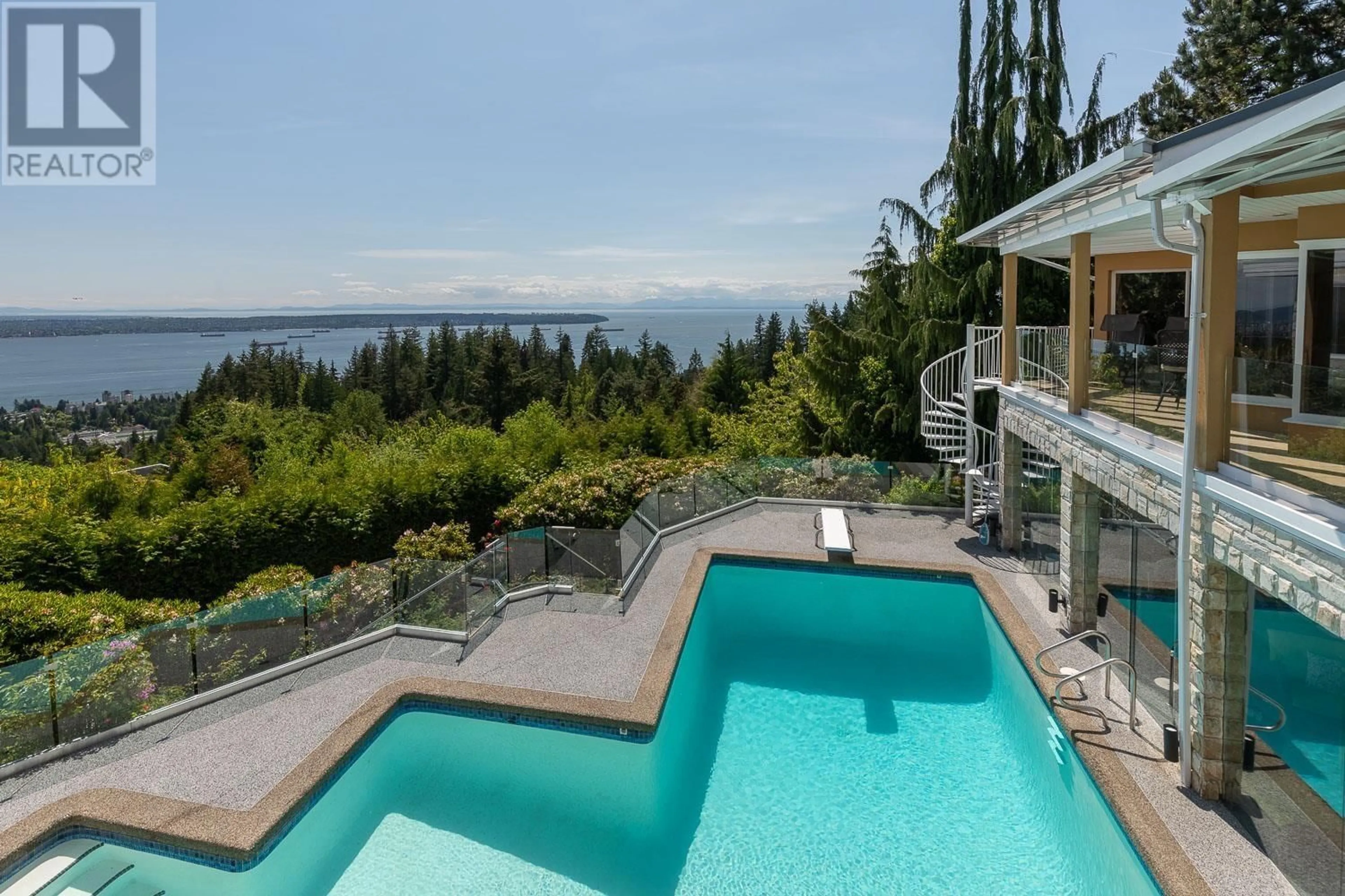 Pool for 1438 CHIPPENDALE ROAD, West Vancouver British Columbia V7S2N6