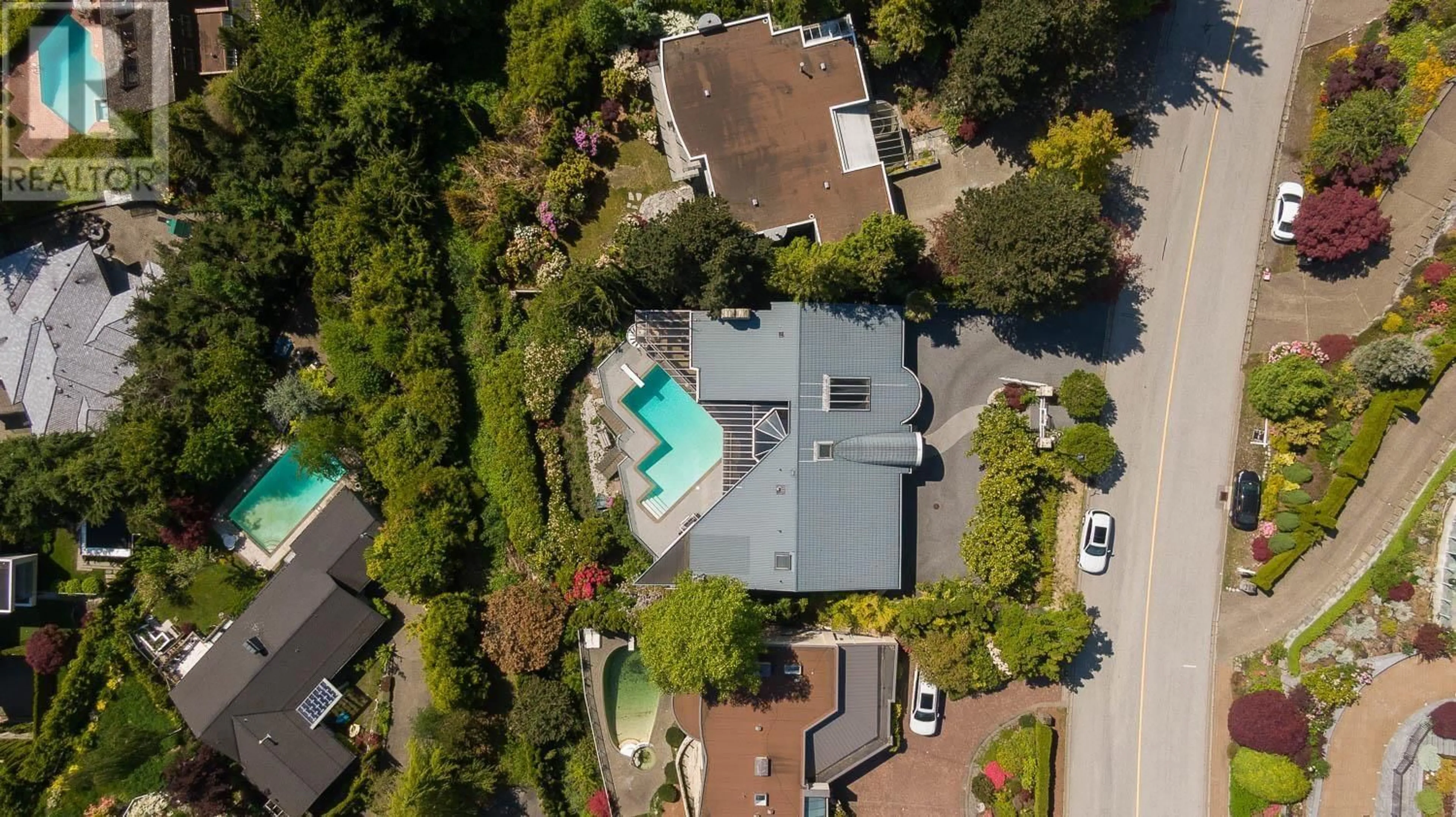 A pic from outside/outdoor area/front of a property/back of a property/a pic from drone, street for 1438 CHIPPENDALE ROAD, West Vancouver British Columbia V7S2N6