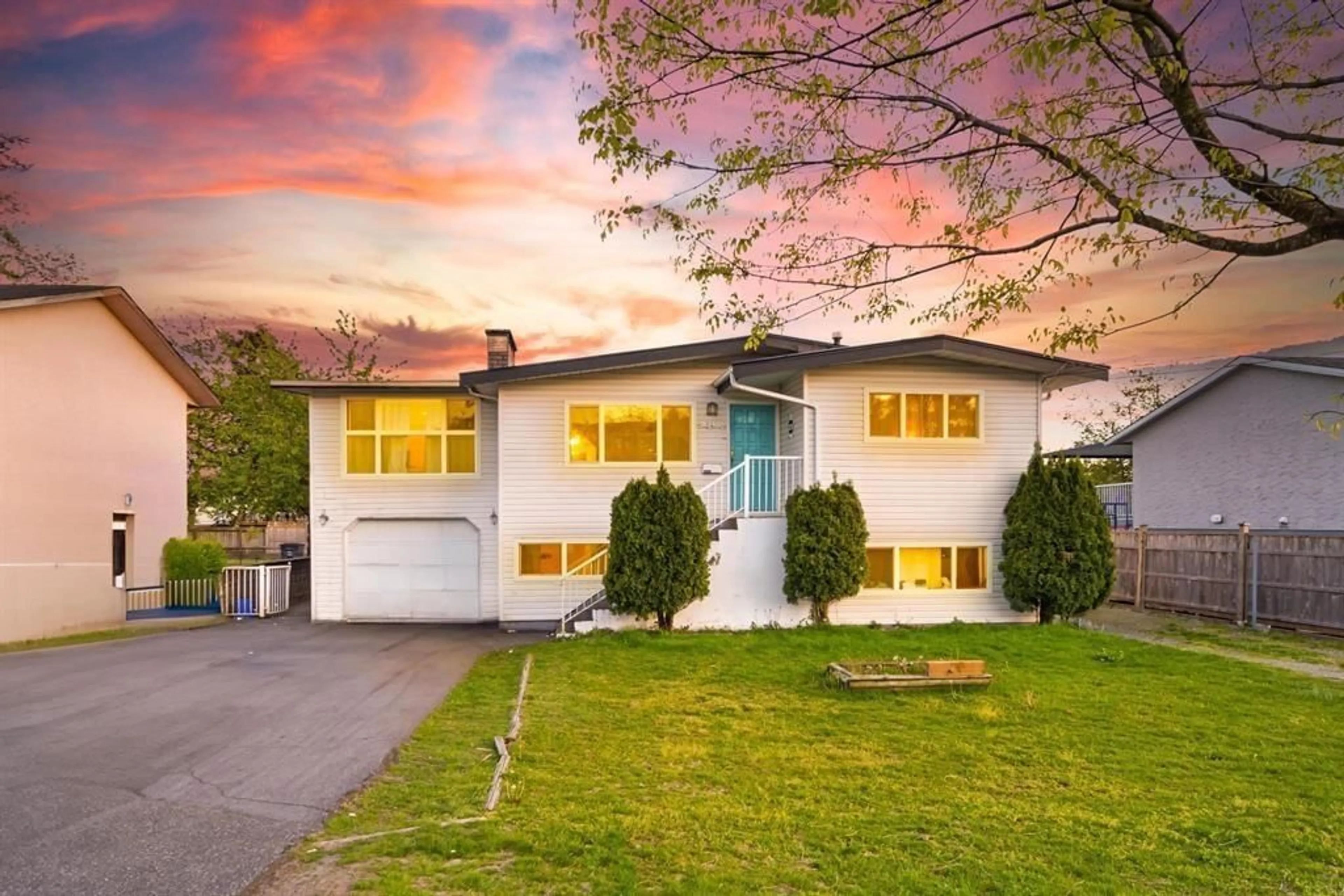 Home with vinyl exterior material, street for 15470 86, Surrey British Columbia V3S2P8