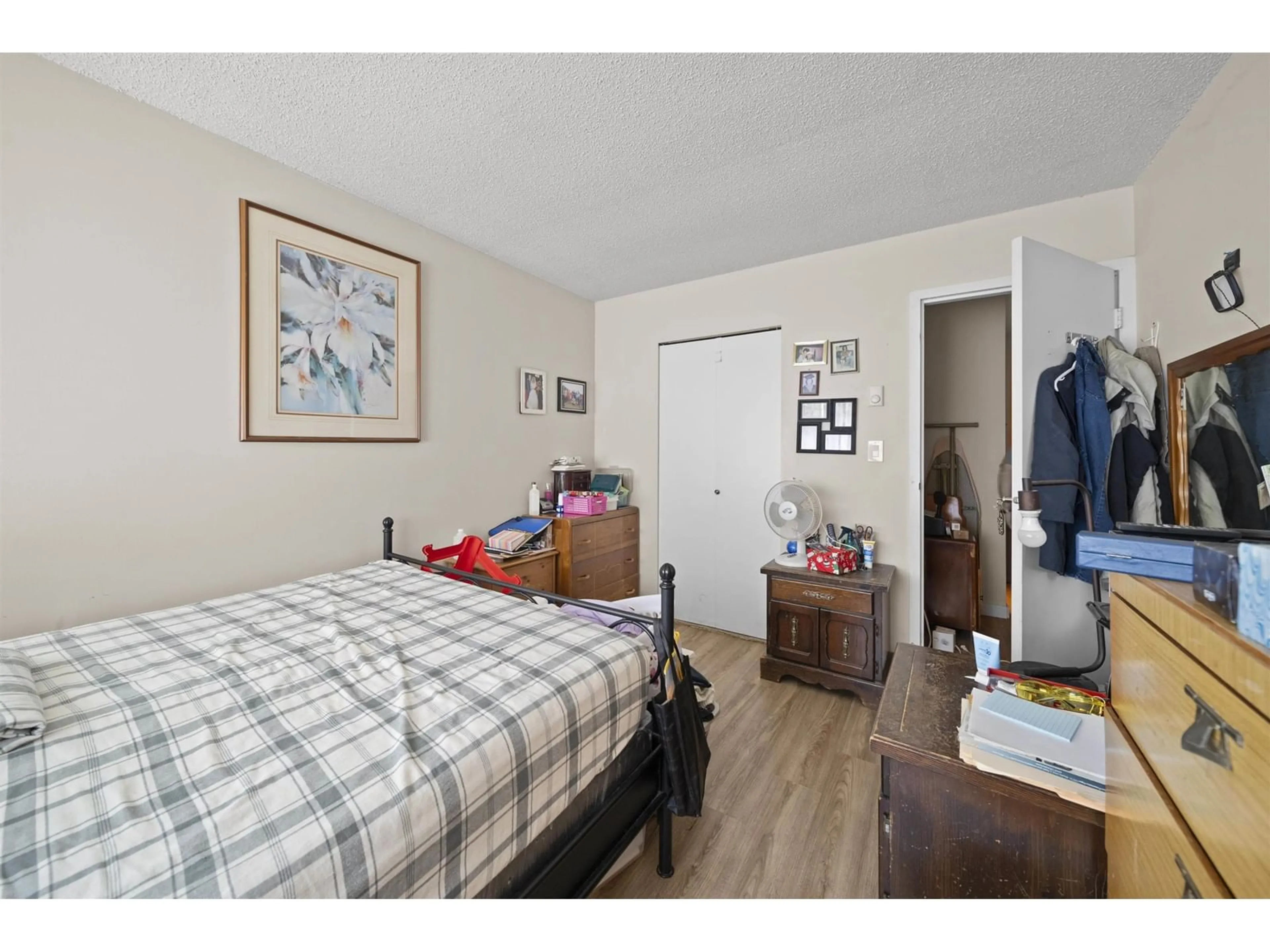 A pic of a room for 2011 - 10620 150, Surrey British Columbia V3R7K3