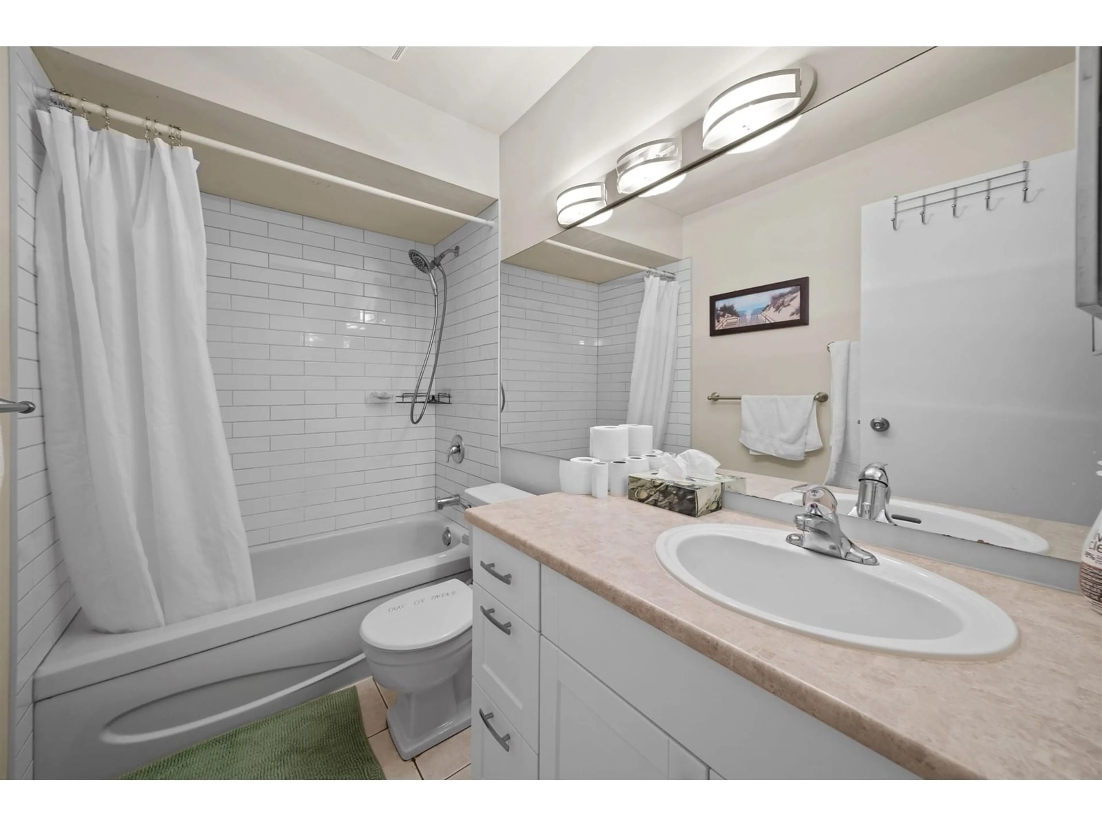 Standard bathroom, ceramic/tile floor for 2011 - 10620 150, Surrey British Columbia V3R7K3