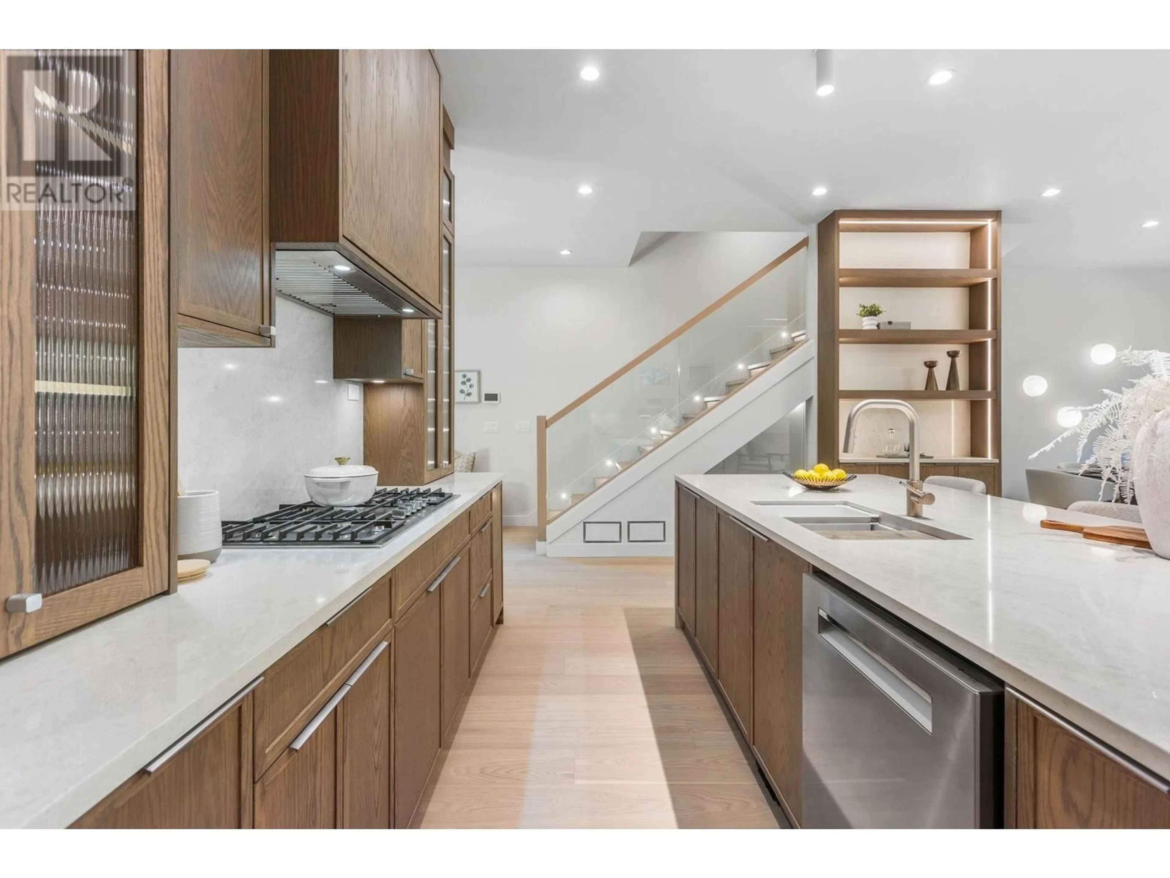 Contemporary kitchen, ceramic/tile floor for 988 SEAFORTH WAY, Port Moody British Columbia V3H1P3