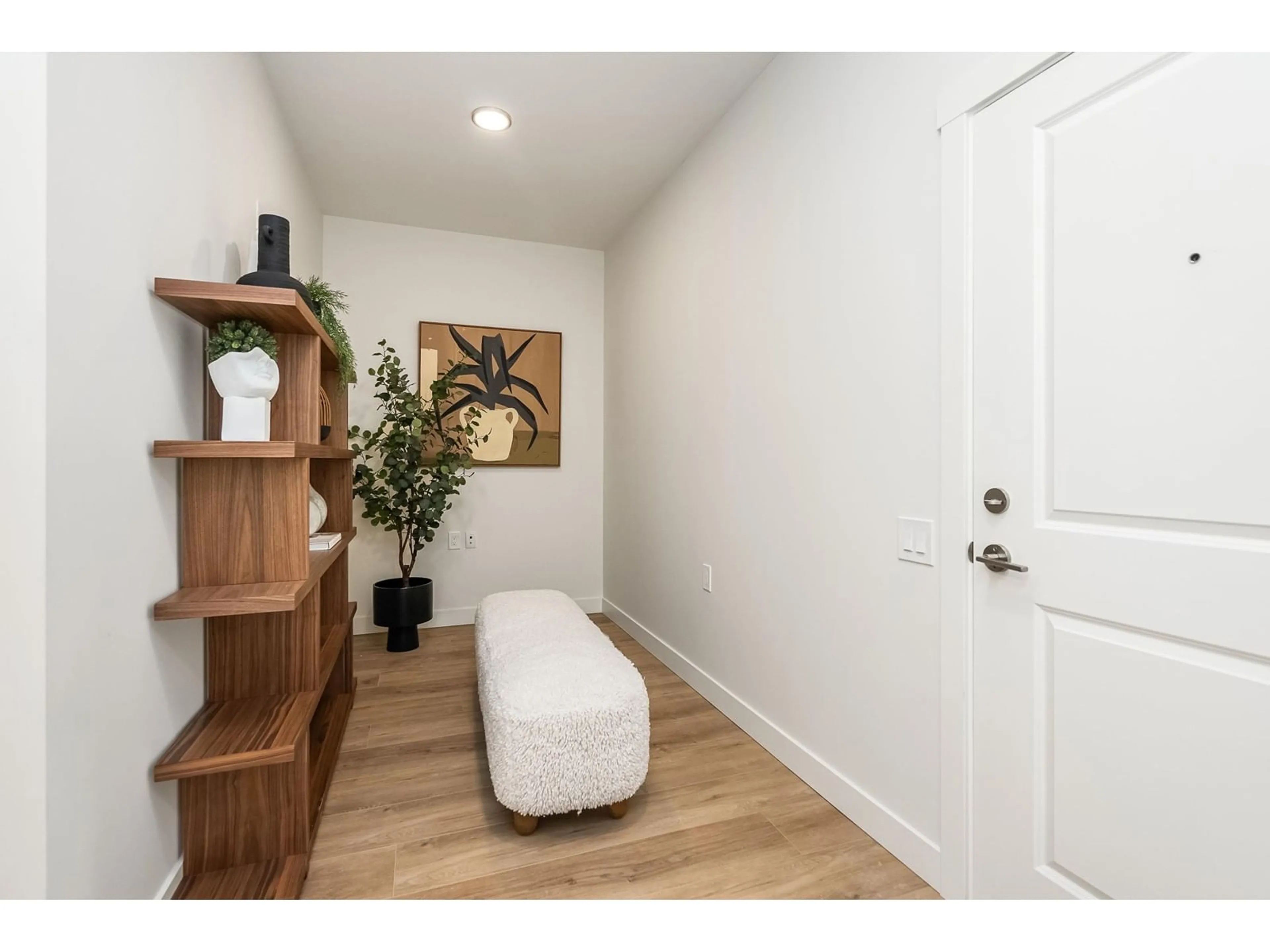 Indoor entryway for 121 - 8497 YOUNG ROAD, Chilliwack British Columbia V2P4P2