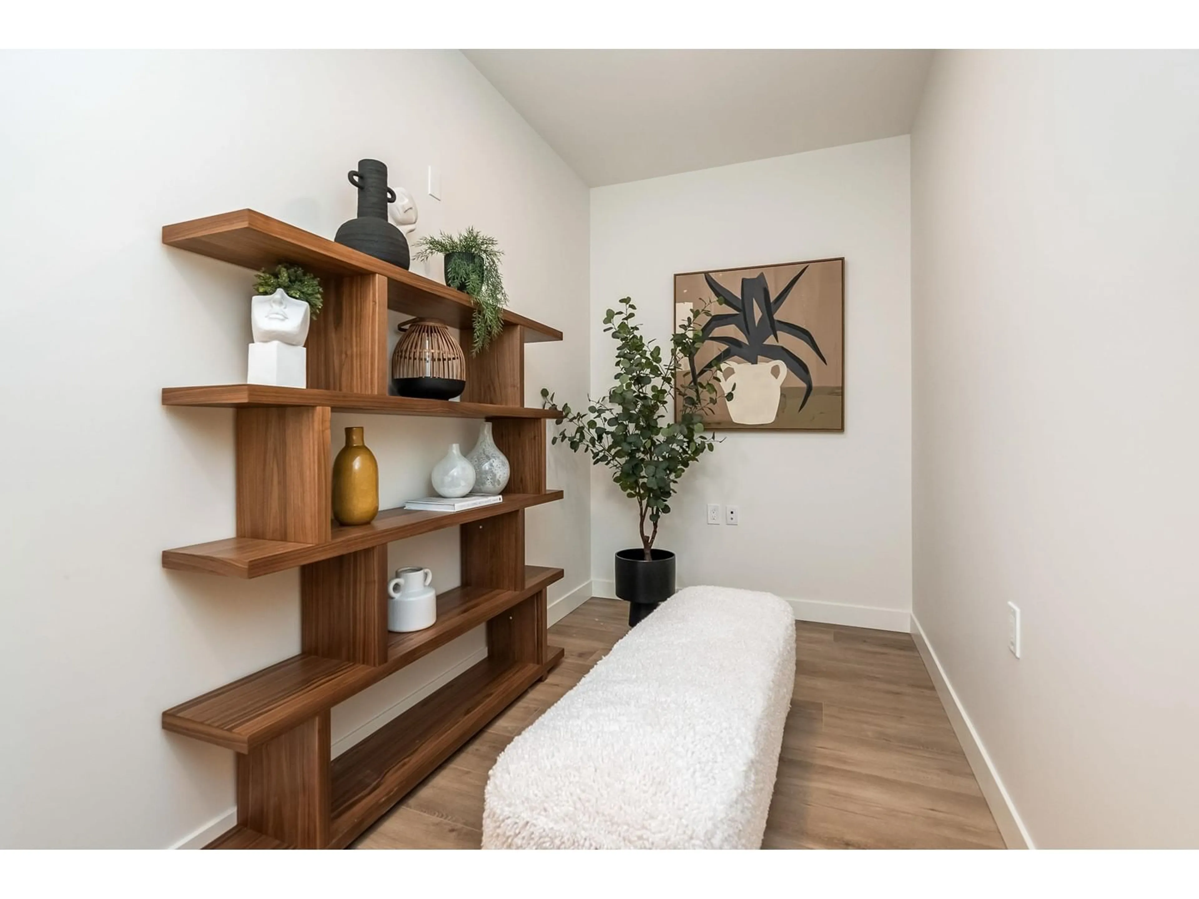 Indoor entryway for 121 - 8497 YOUNG ROAD, Chilliwack British Columbia V2P4P2