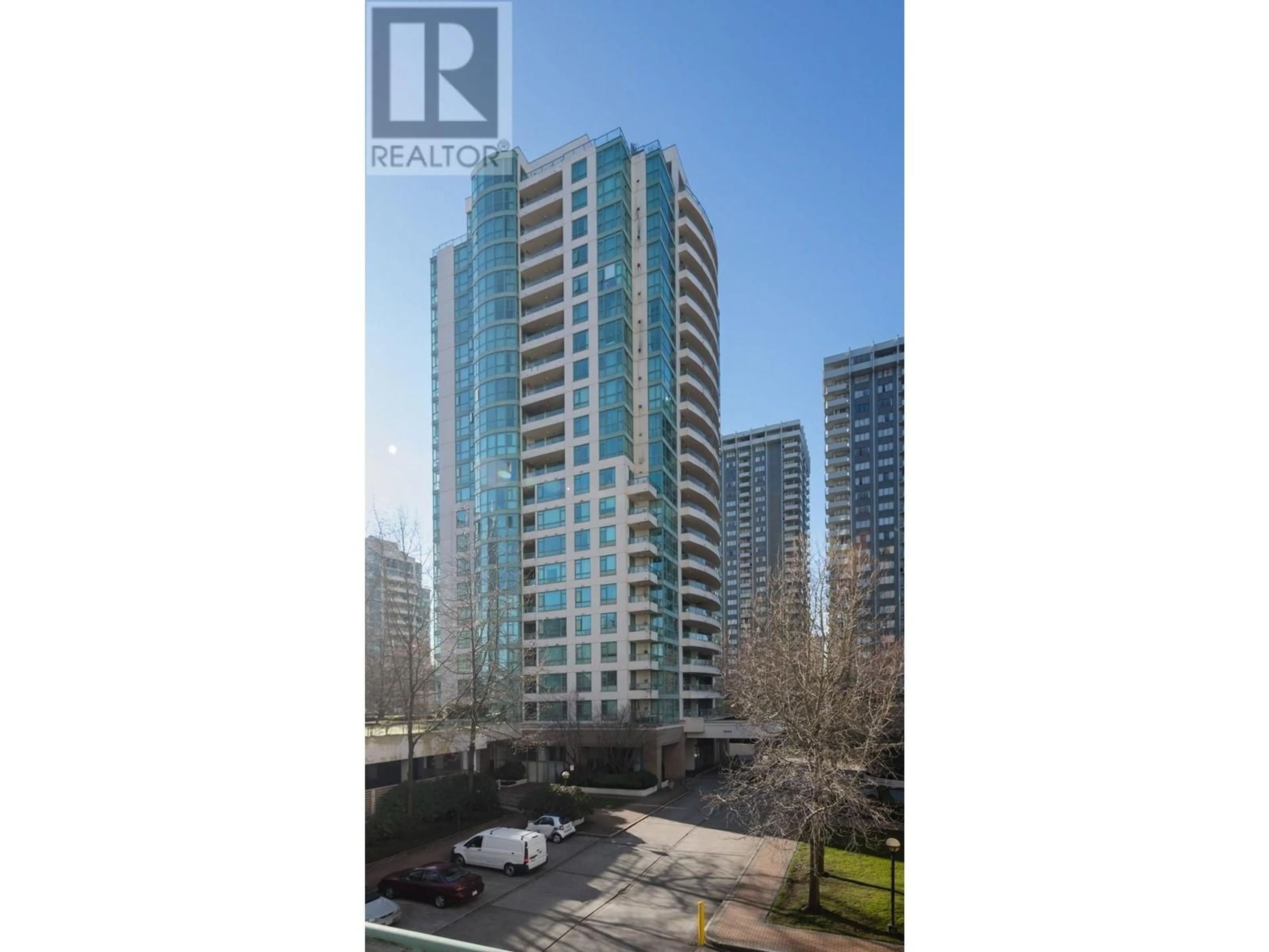 A pic from outside/outdoor area/front of a property/back of a property/a pic from drone, city buildings view from balcony for 602 - 5899 WILSON AVENUE, Burnaby British Columbia V5H4R9