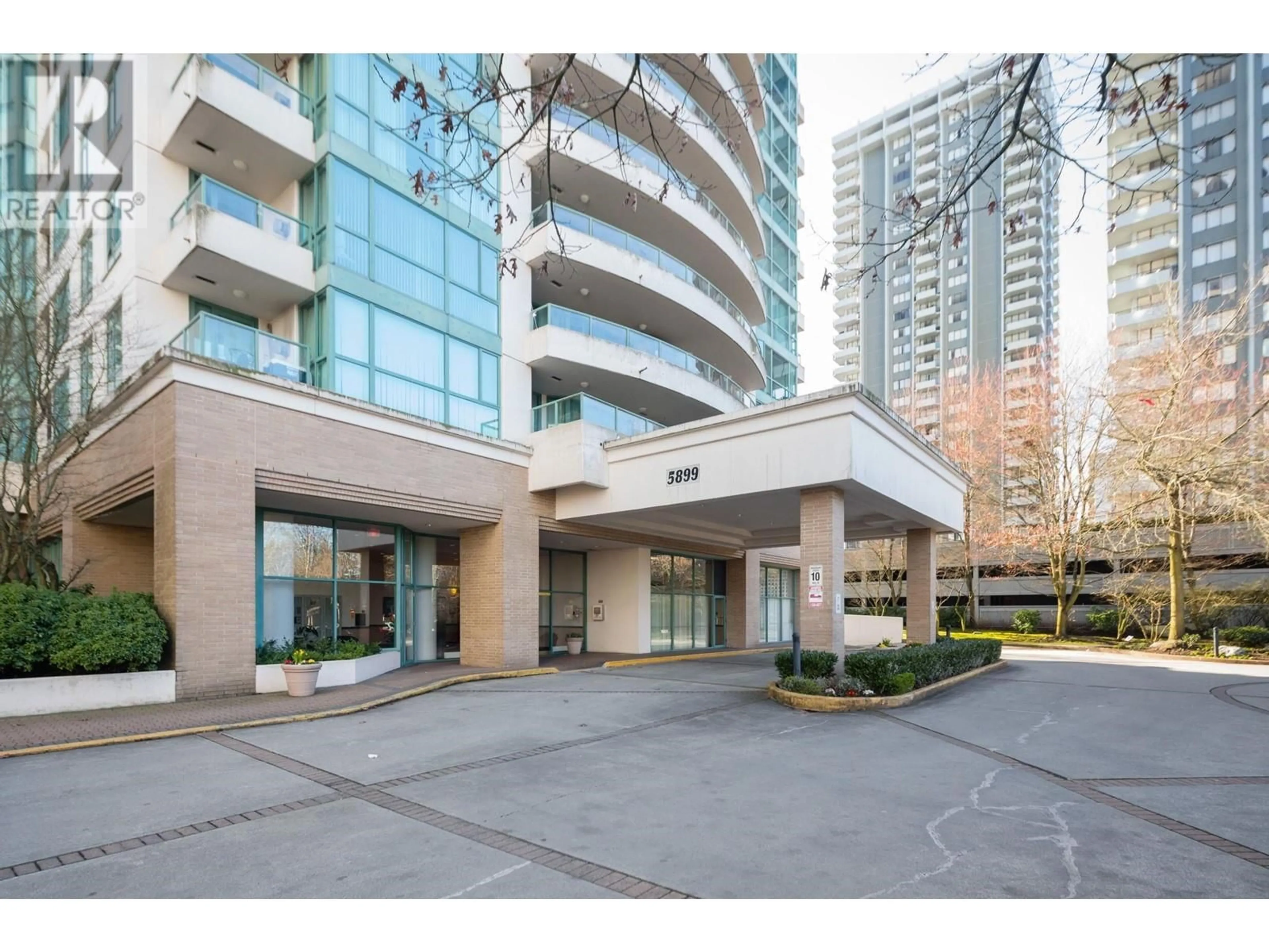 Indoor foyer for 602 - 5899 WILSON AVENUE, Burnaby British Columbia V5H4R9
