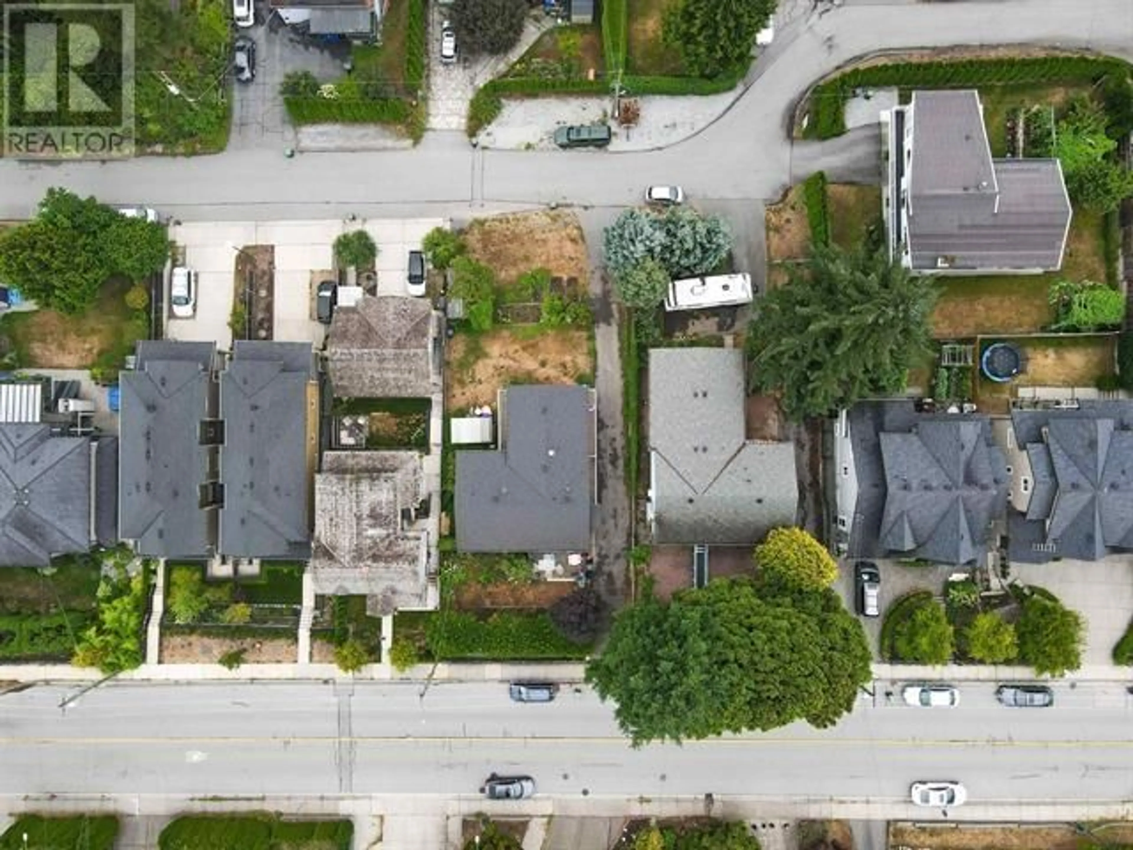 A pic from outside/outdoor area/front of a property/back of a property/a pic from drone, street for 1144 ROCHESTER AVENUE, Coquitlam British Columbia V3K2X4