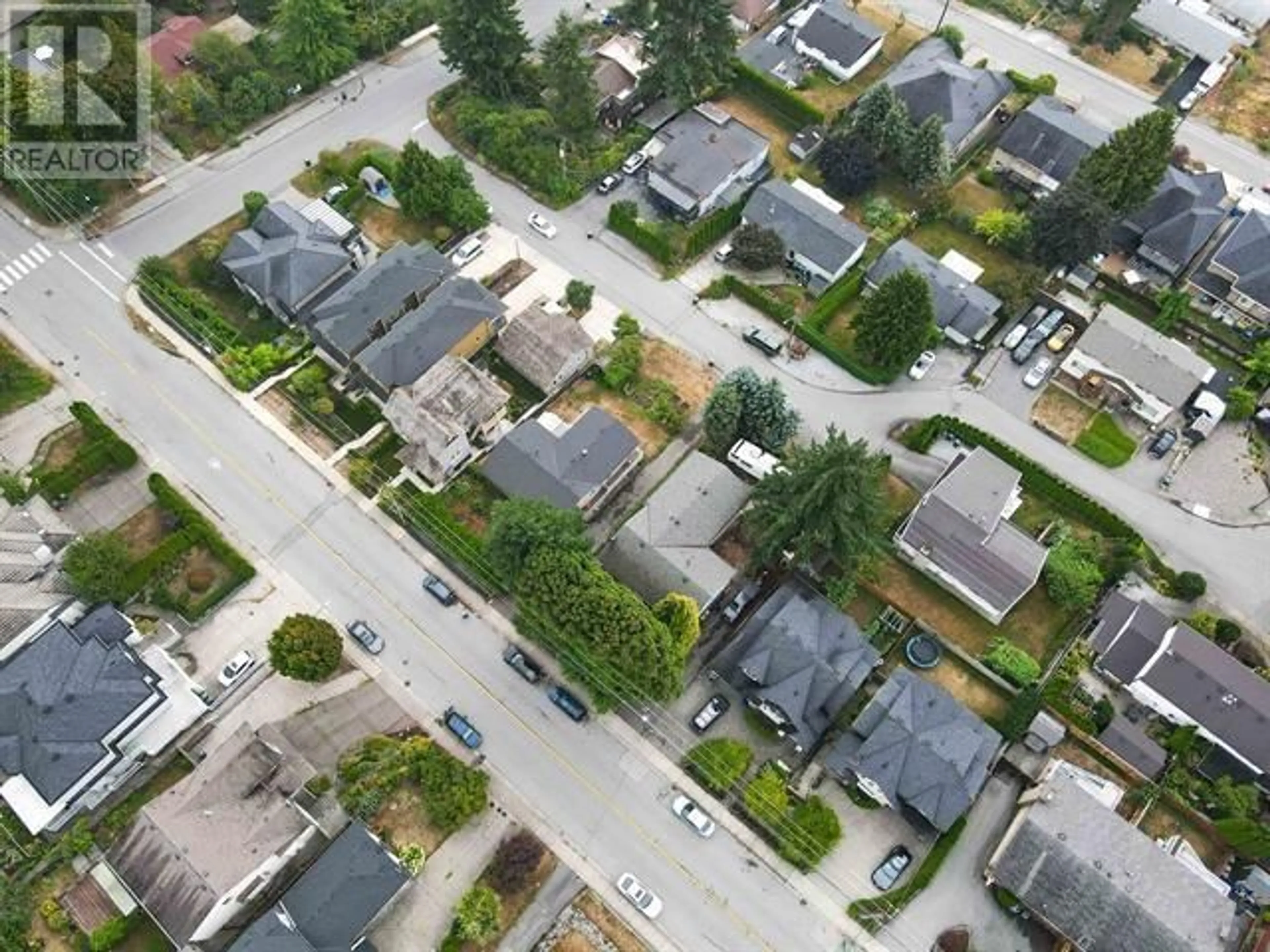 A pic from outside/outdoor area/front of a property/back of a property/a pic from drone, street for 1152 ROCHESTER AVENUE, Coquitlam British Columbia V3K2X4
