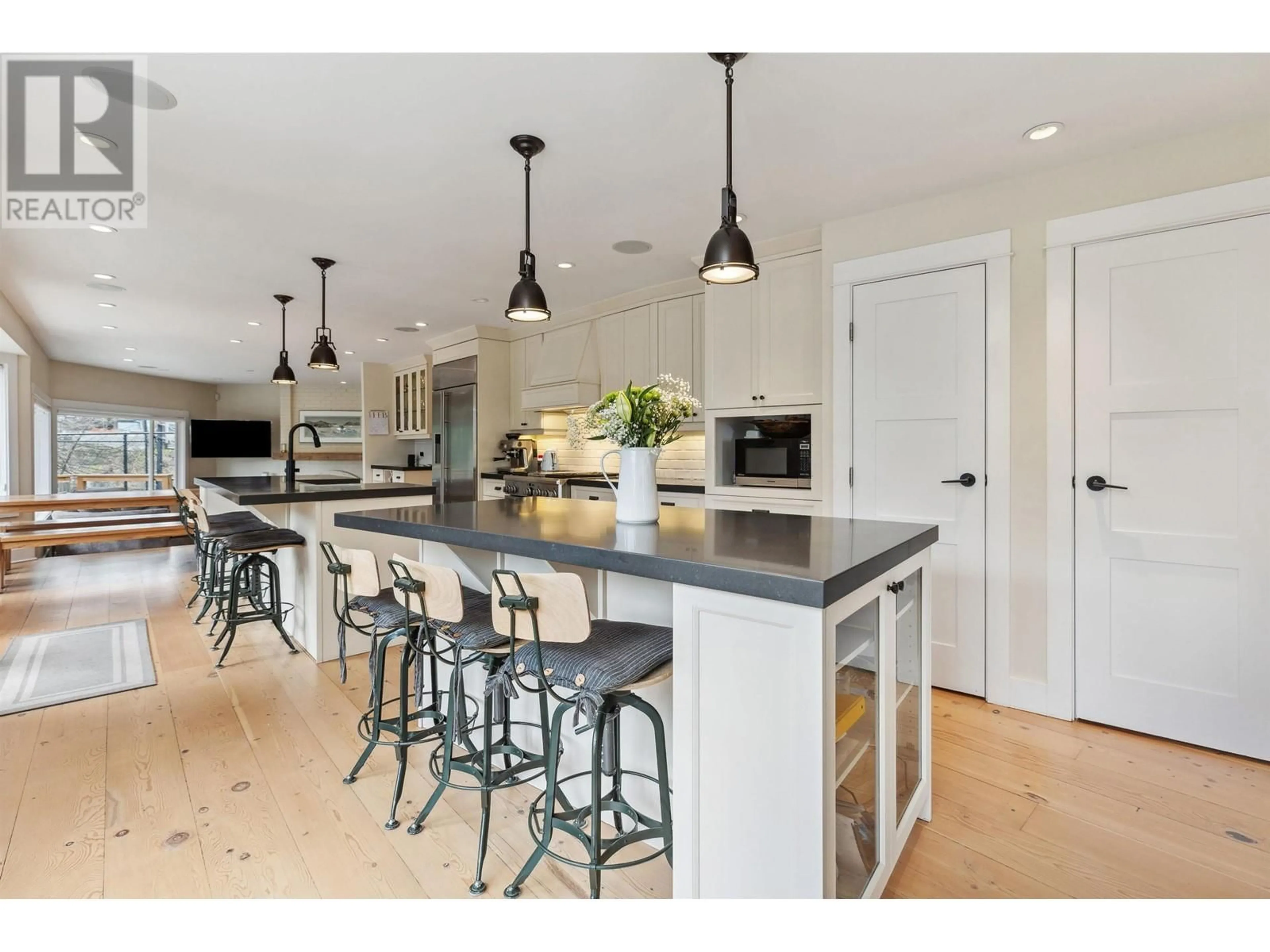 Open concept kitchen, unknown for 3714 SOUTHRIDGE PLACE, West Vancouver British Columbia V7V3H8