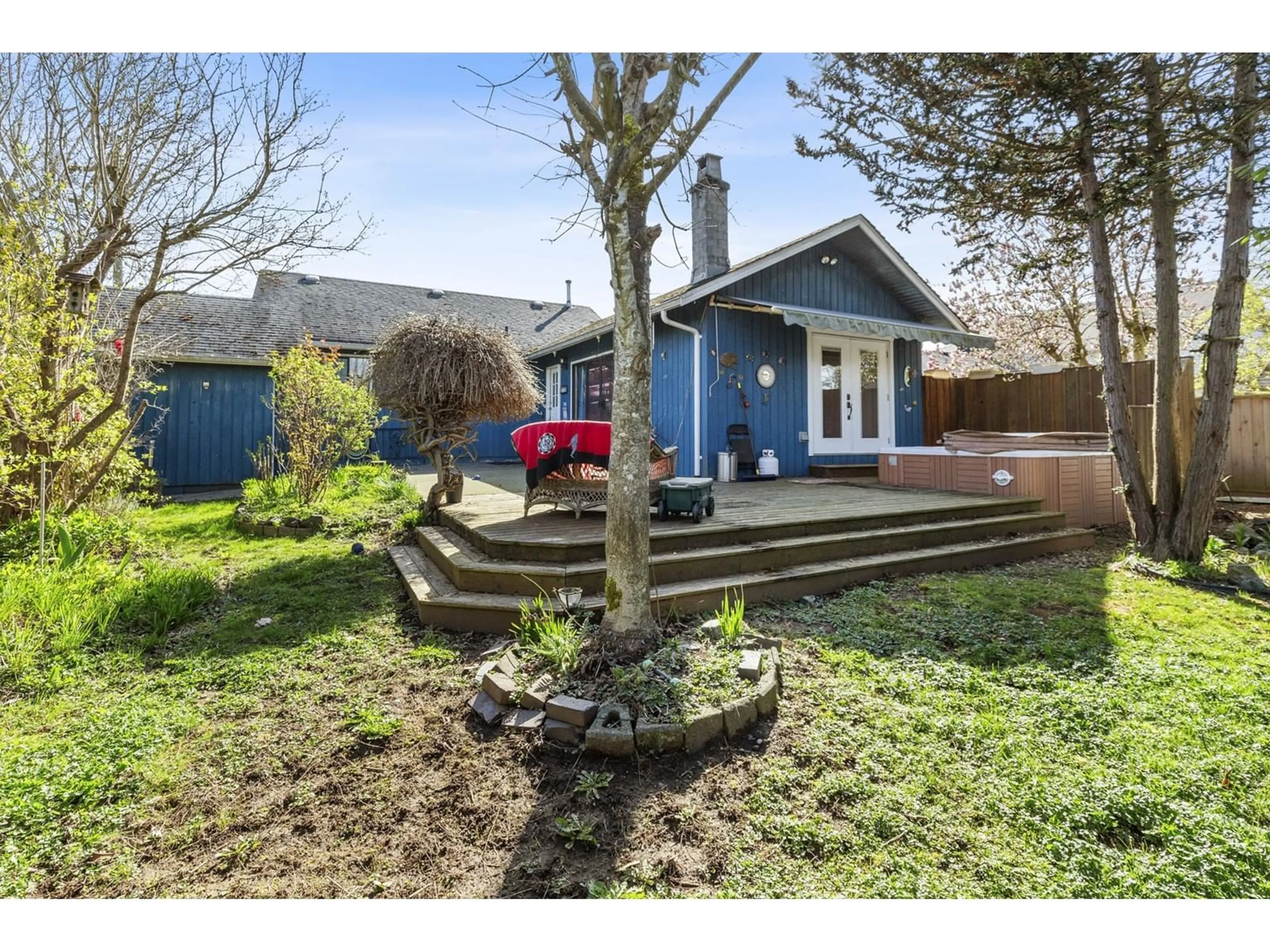 A pic from outside/outdoor area/front of a property/back of a property/a pic from drone, street for 7729 STAVE LAKE, Mission British Columbia V2V4G7