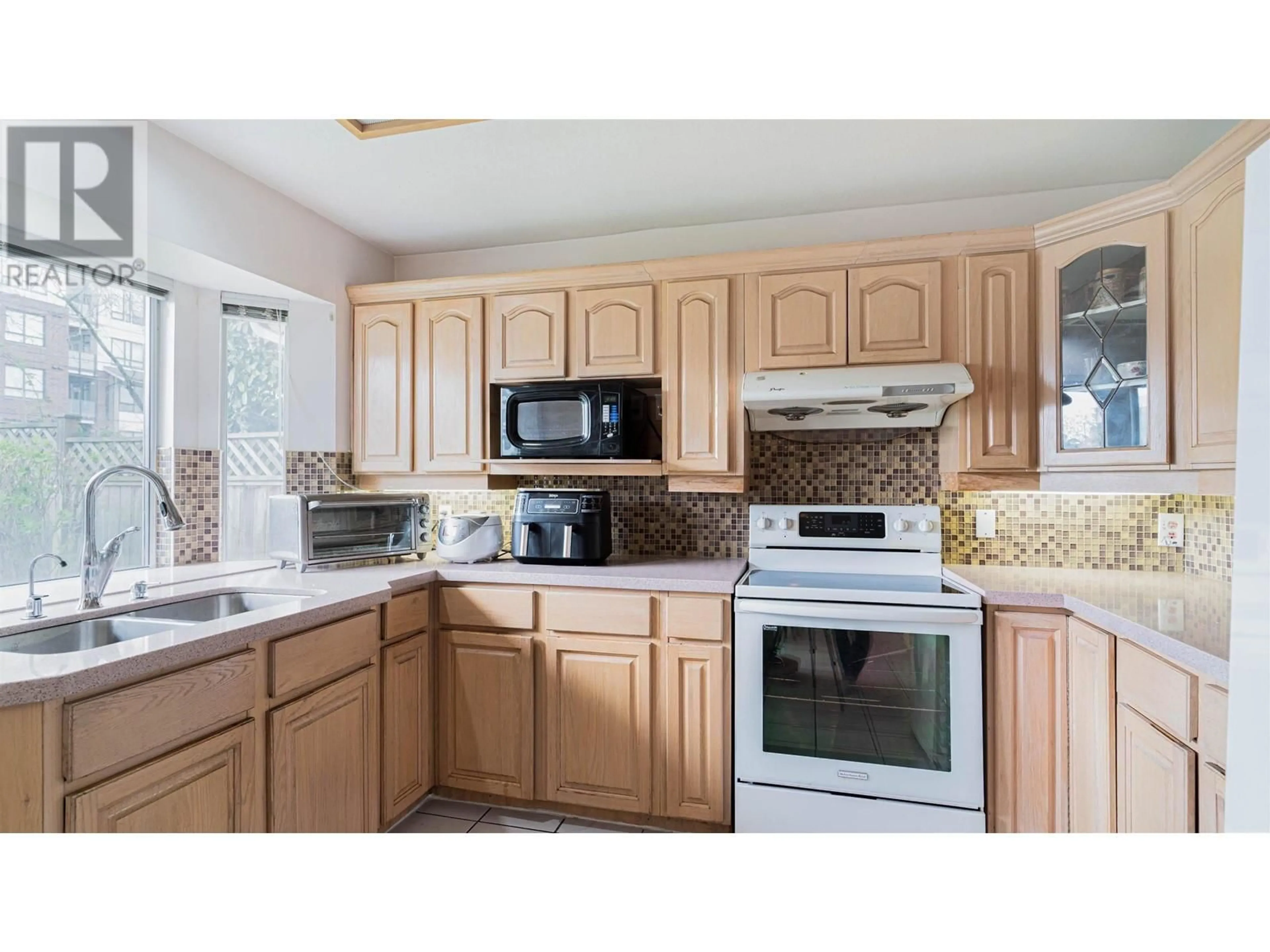Standard kitchen, ceramic/tile floor for 3760 MCKAY DRIVE, Richmond British Columbia V6X3R5