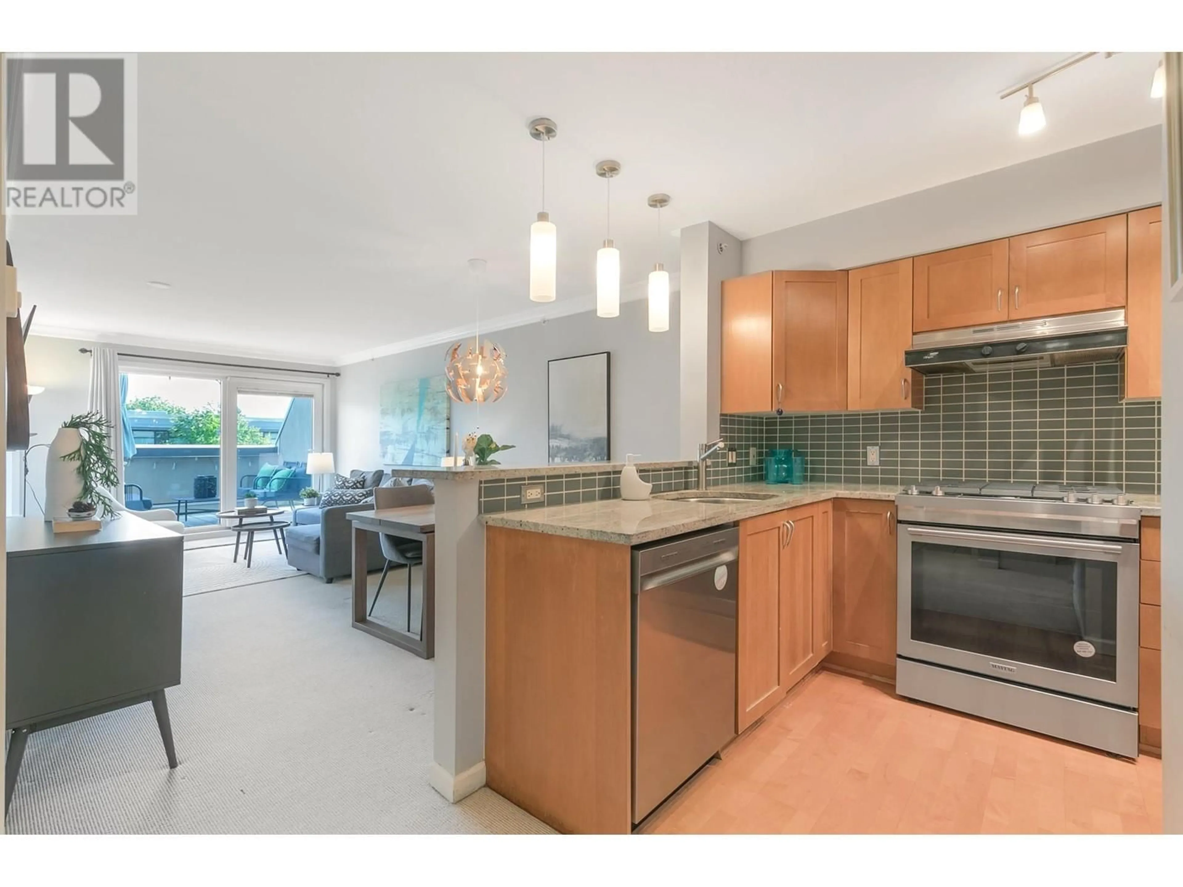 Open concept kitchen, ceramic/tile floor for 404 - 2181 12TH AVENUE, Vancouver British Columbia V6K4S8