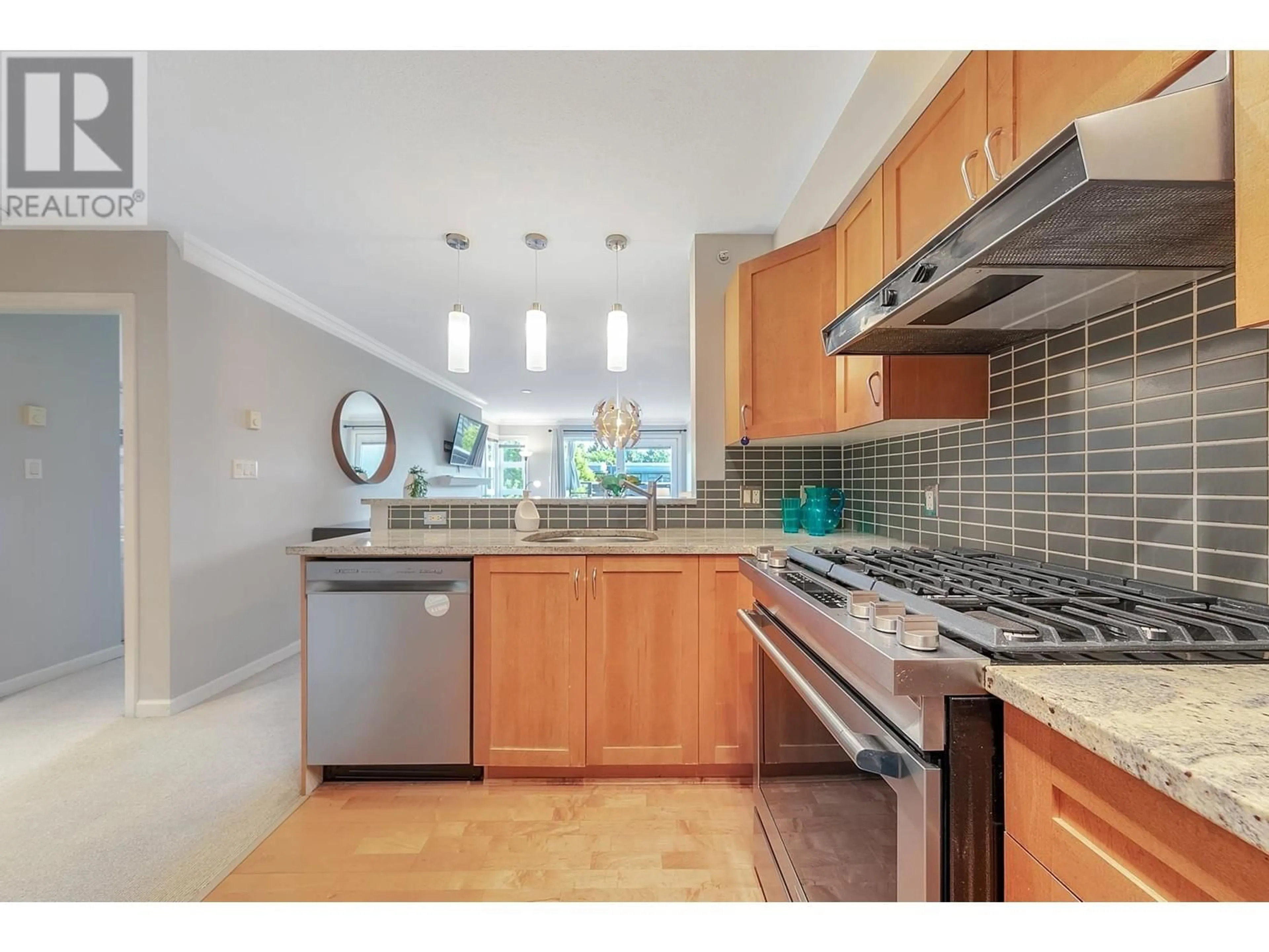 Open concept kitchen, ceramic/tile floor for 404 - 2181 12TH AVENUE, Vancouver British Columbia V6K4S8