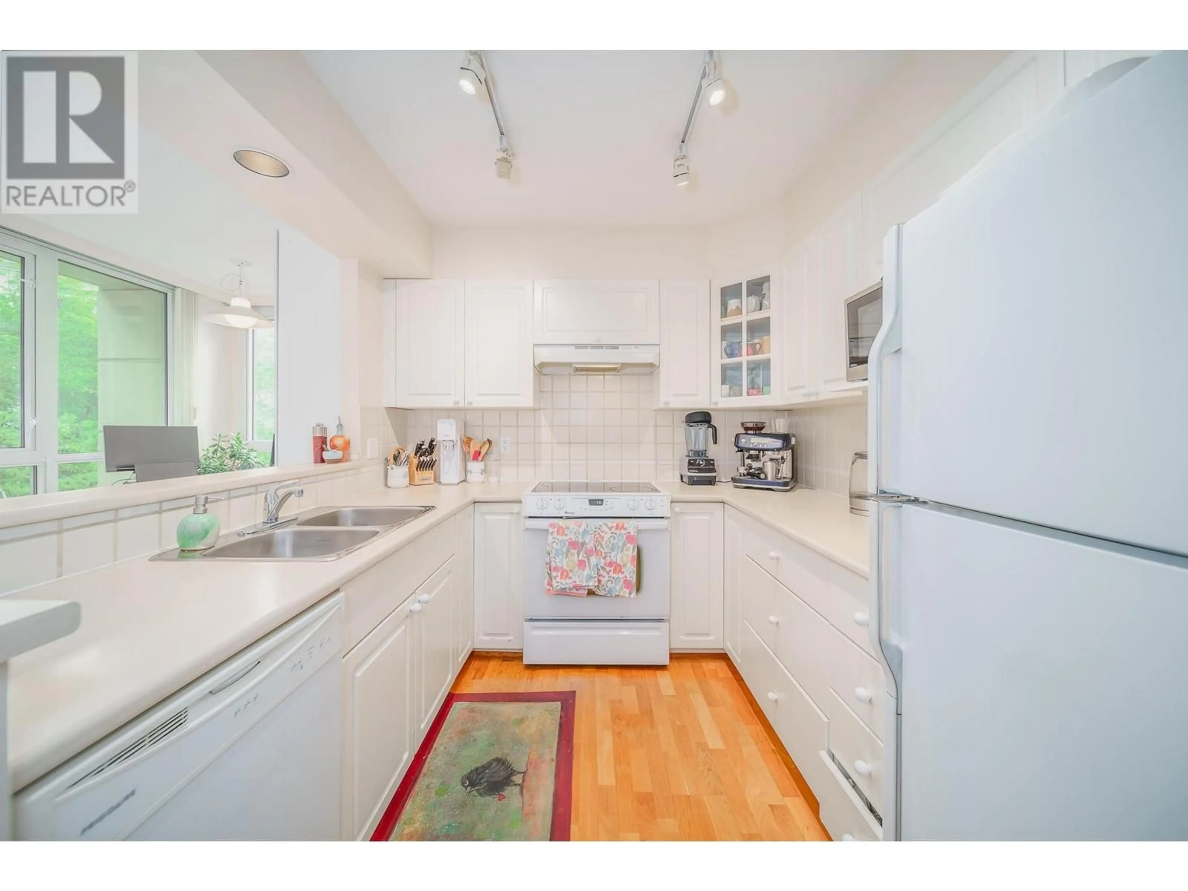 Standard kitchen, unknown for 307 - 5775 HAMPTON PLACE, Vancouver British Columbia V6T2G6