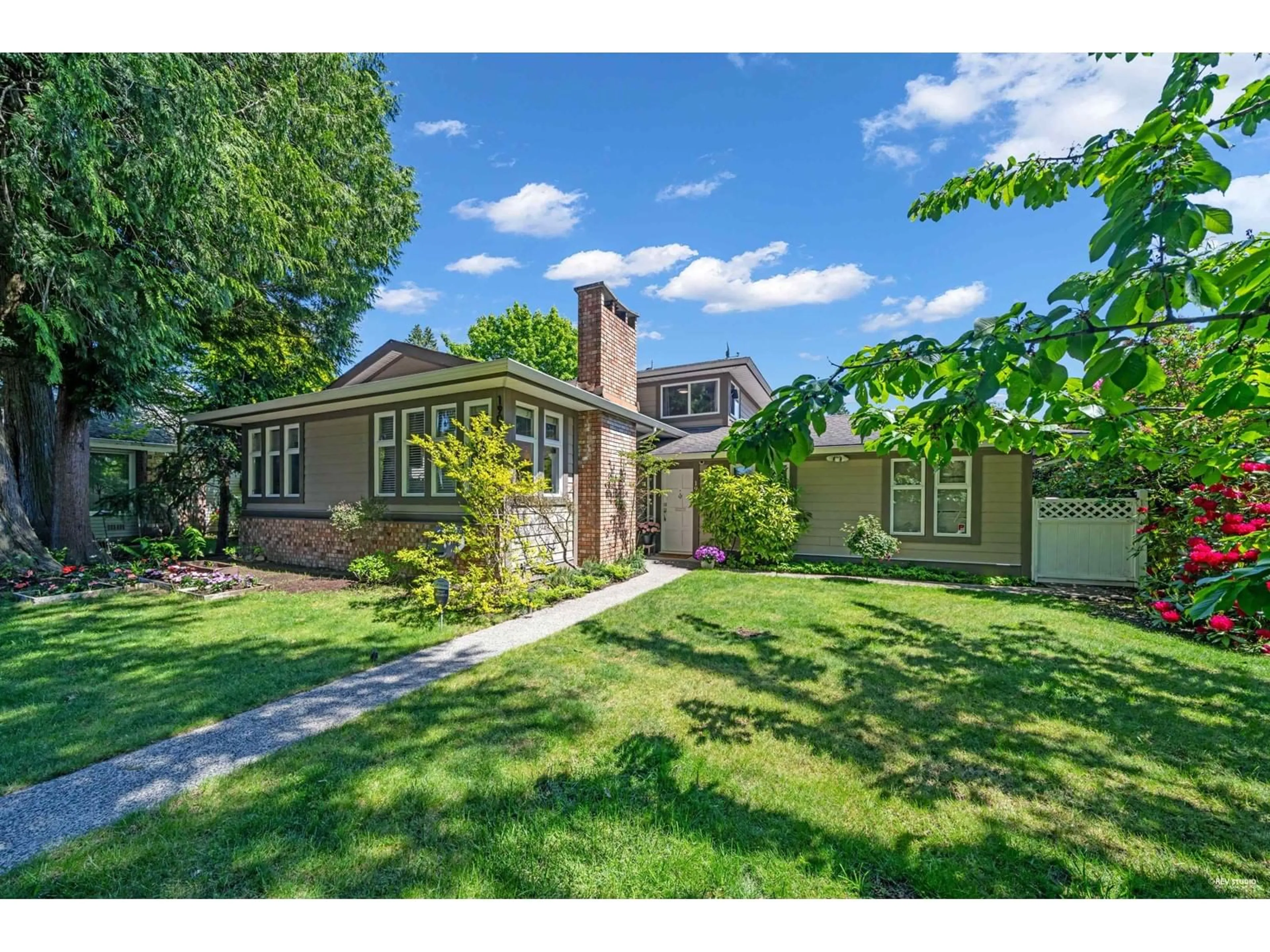 A pic from outside/outdoor area/front of a property/back of a property/a pic from drone, street for 1906 148, Surrey British Columbia V4A6R3