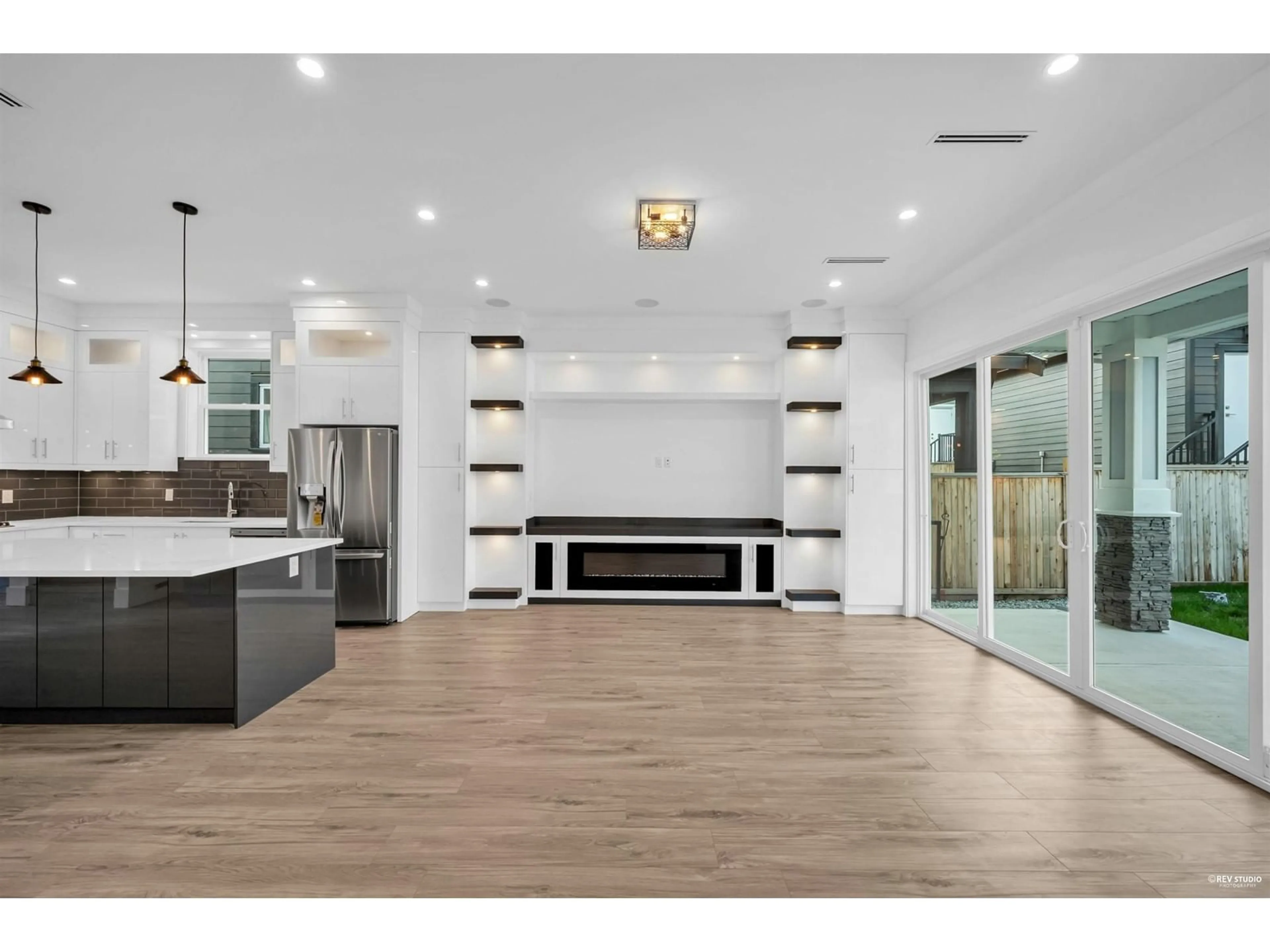 Open concept kitchen, unknown for 16737 16, Surrey British Columbia V3Z0T3