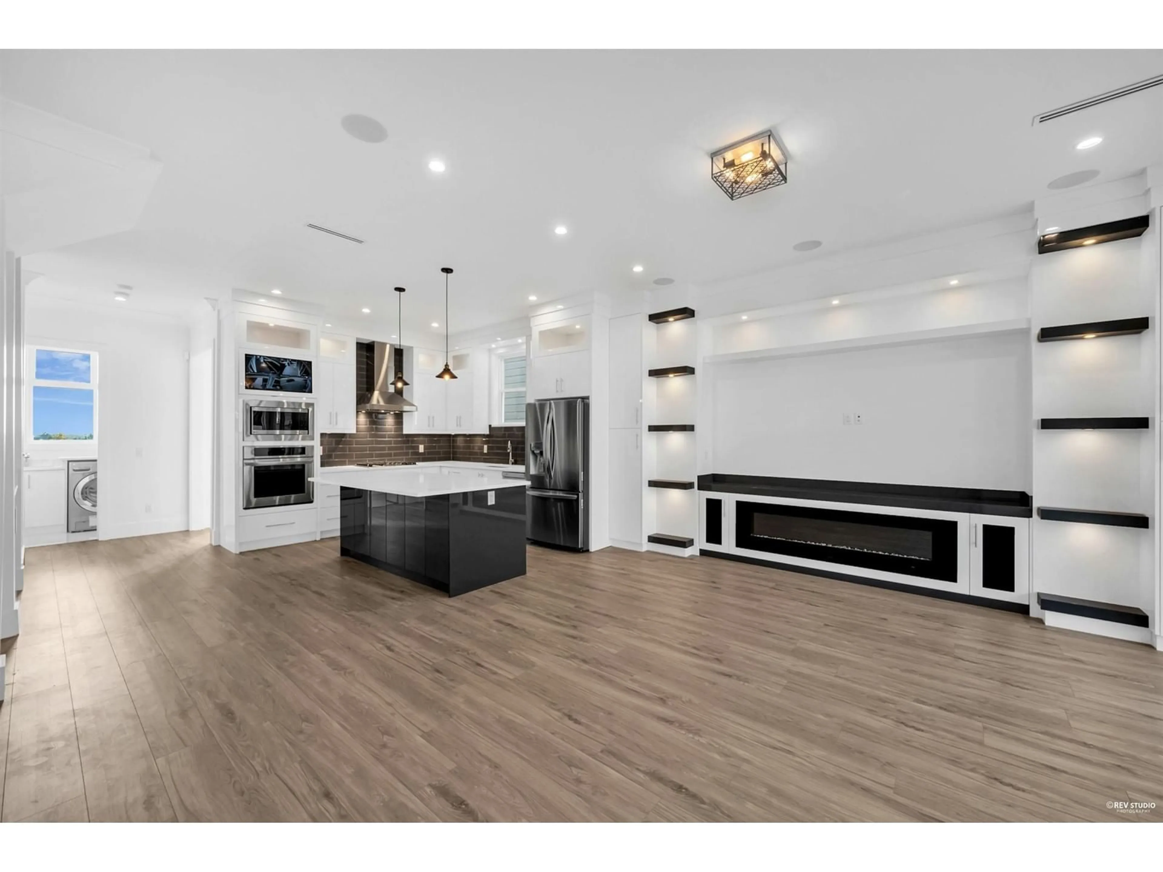 Open concept kitchen, wood/laminate floor for 16737 16, Surrey British Columbia V3Z0T3