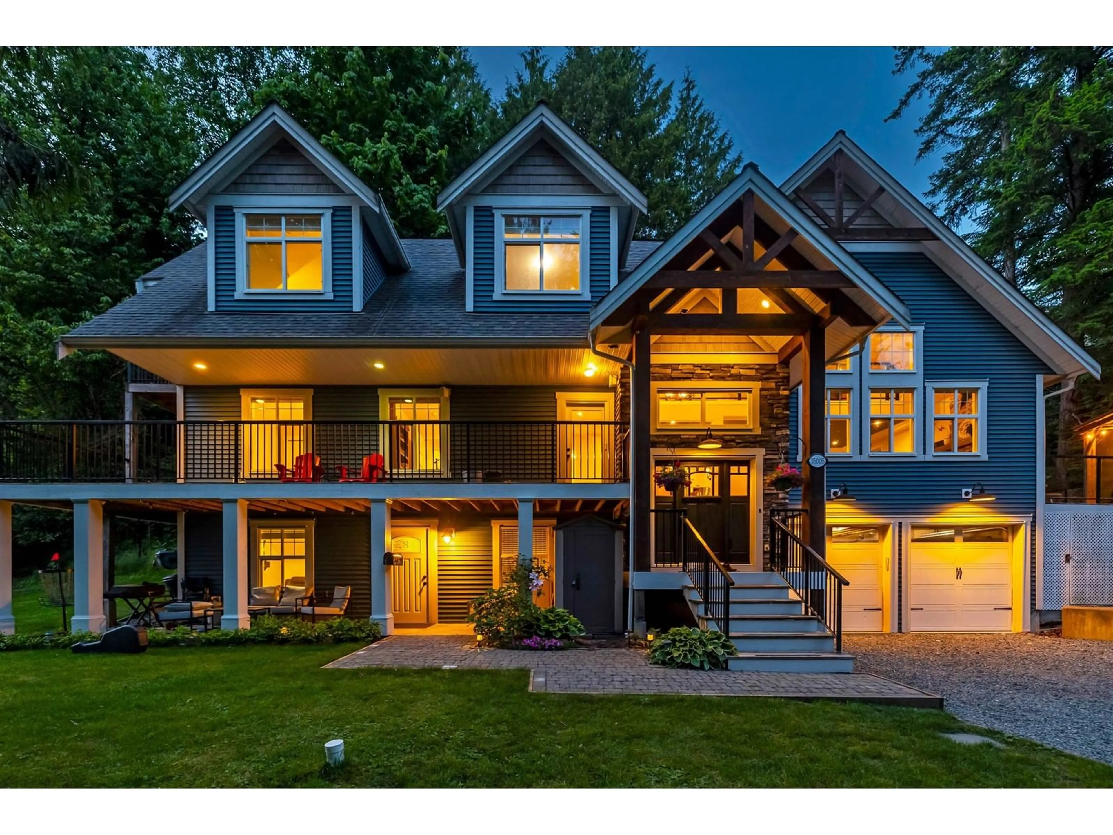 Home with vinyl exterior material, mountain view for 35005 BATEMAN, Abbotsford British Columbia V2S7Y8