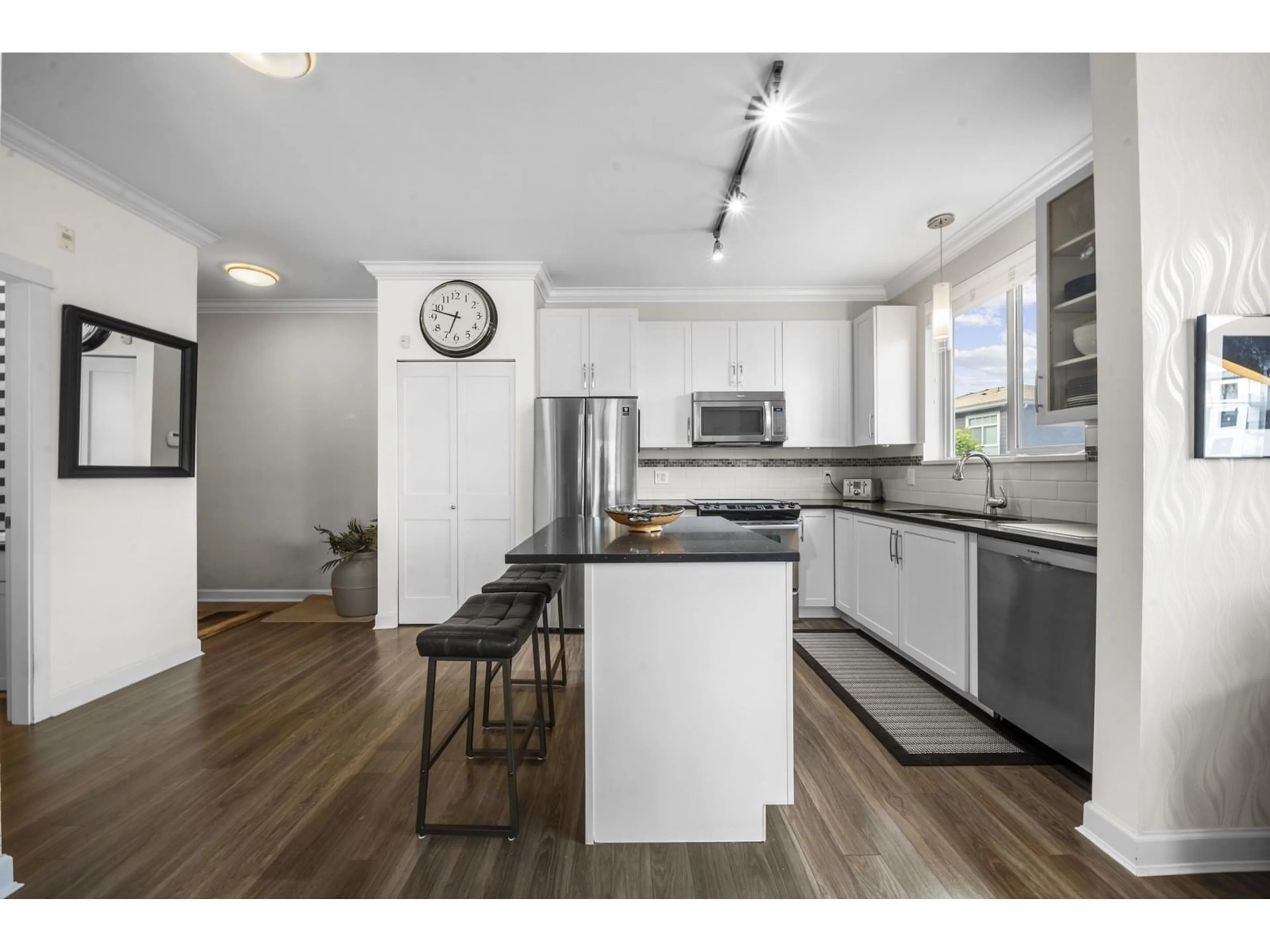 Open concept kitchen, wood/laminate floor for 201 - 20861 83, Langley British Columbia V2Y0M8