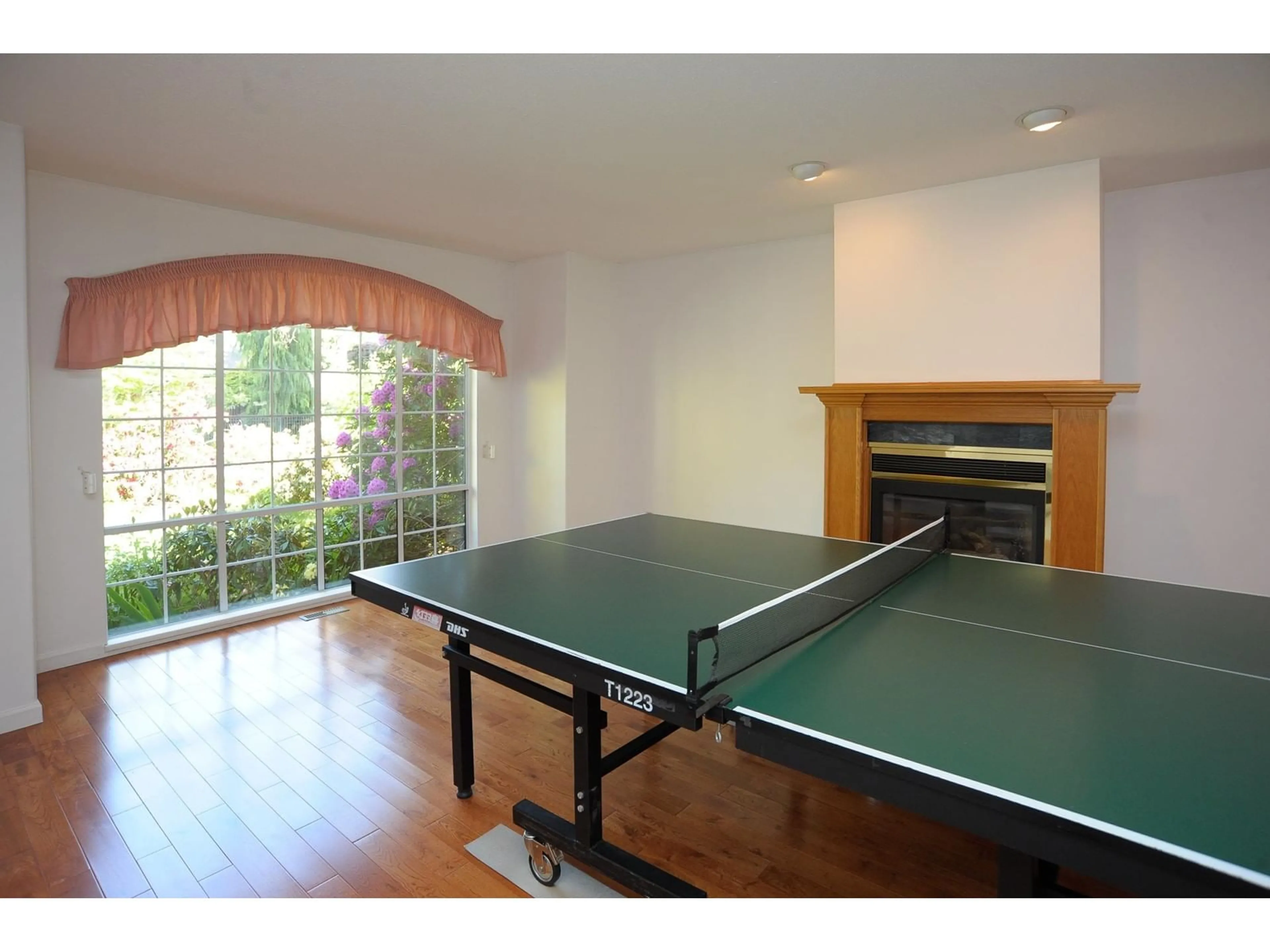 A pic of a room for 1537 131, Surrey British Columbia V4A4B1