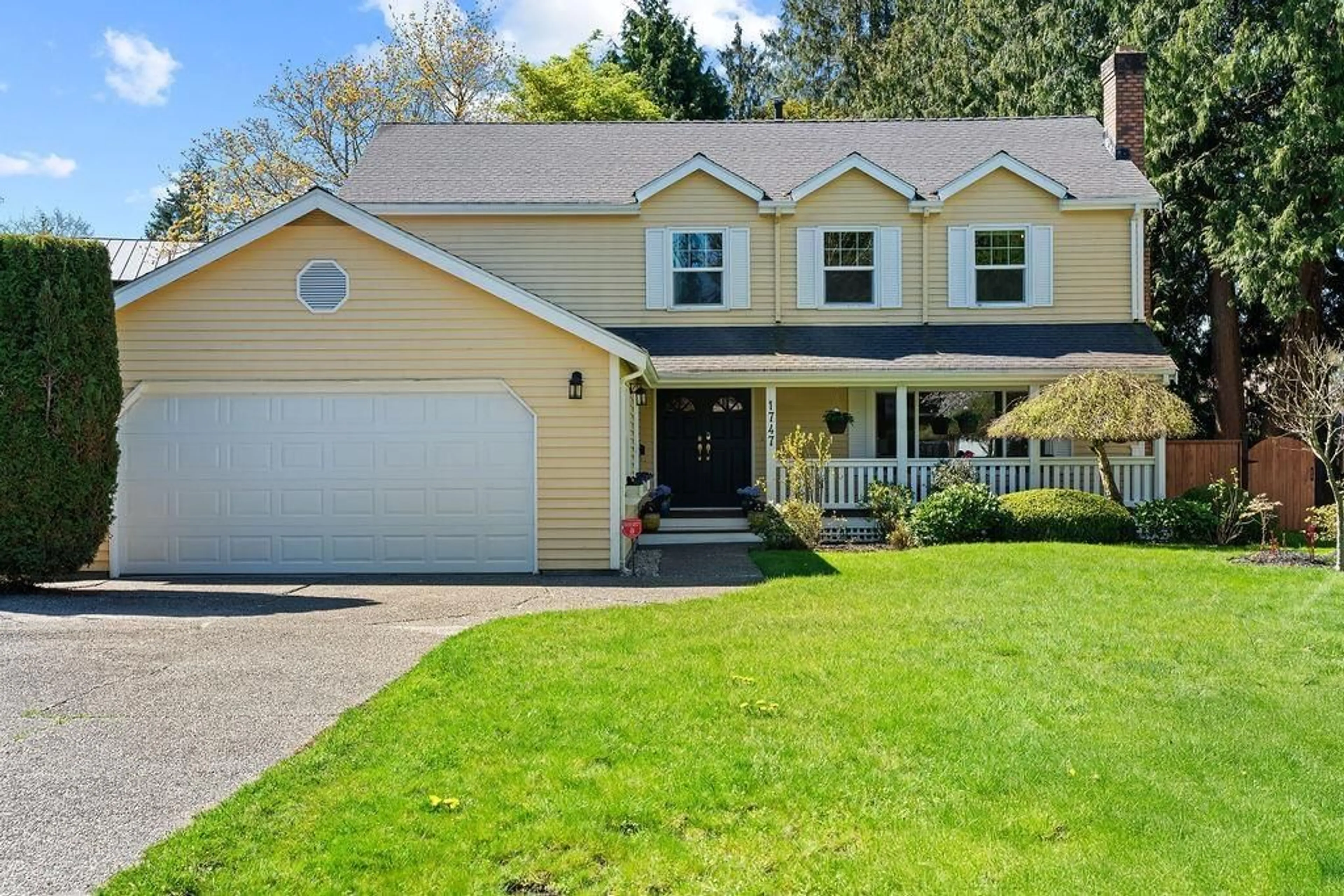Home with vinyl exterior material, street for 1747 AMBLE GREENE, Surrey British Columbia V4A6H3