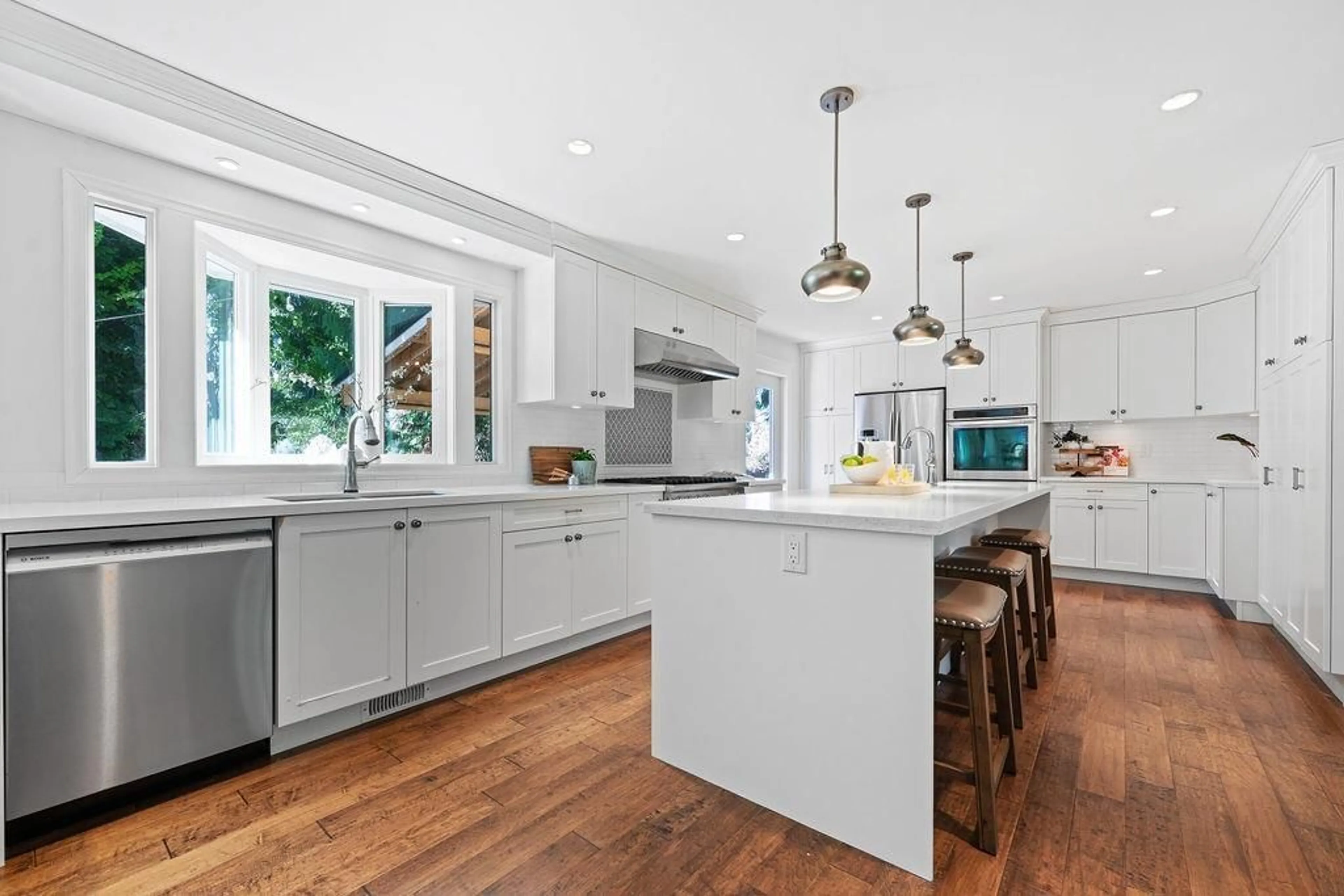 Open concept kitchen, ceramic/tile floor for 1747 AMBLE GREENE, Surrey British Columbia V4A6H3