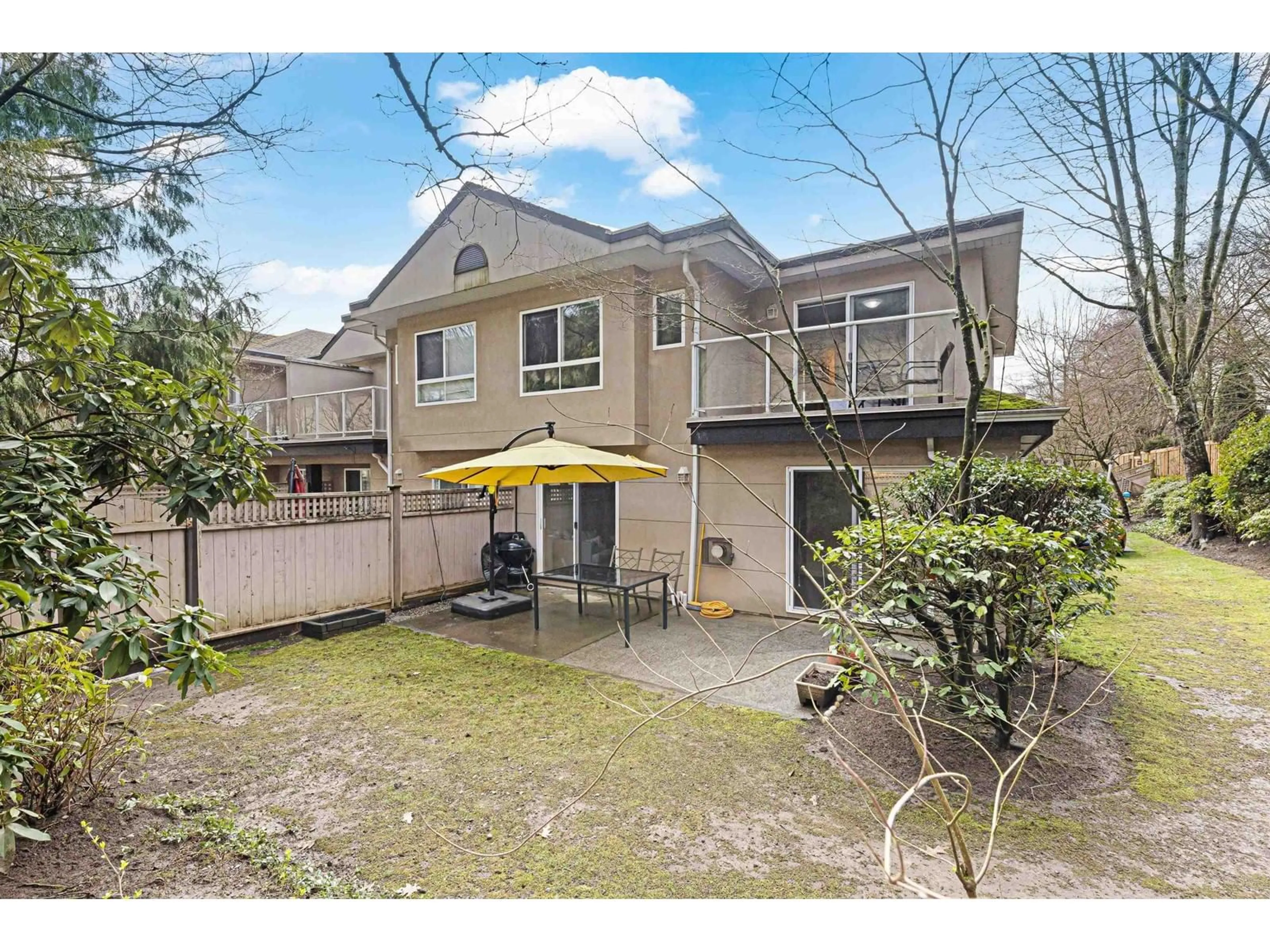 A pic from outside/outdoor area/front of a property/back of a property/a pic from drone, street for 22 - 15875 84, Surrey British Columbia V4N0W7