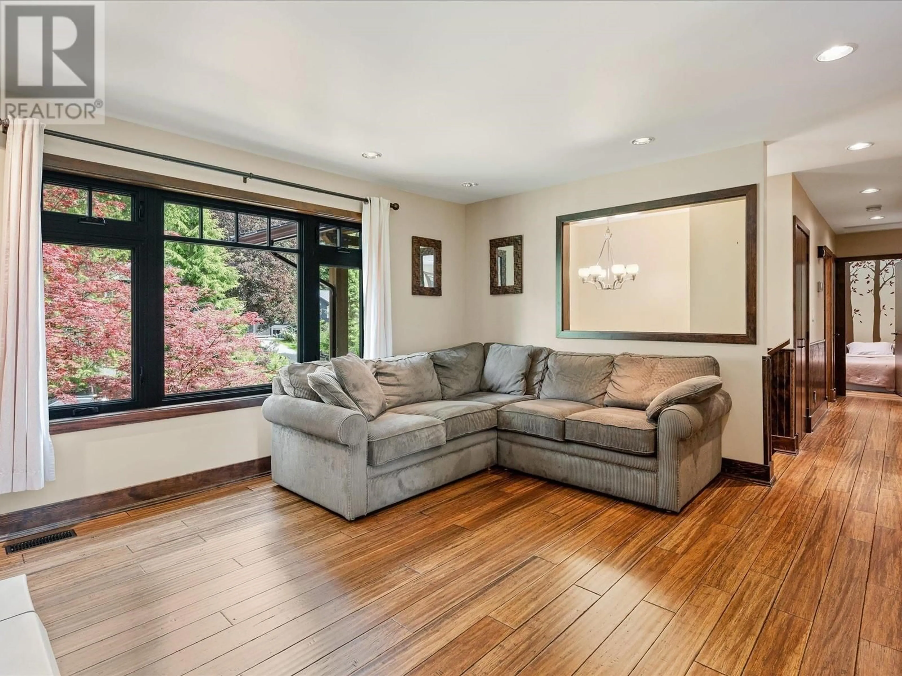 Living room with furniture, unknown for 40629 PERTH DRIVE, Squamish British Columbia V0N1T0