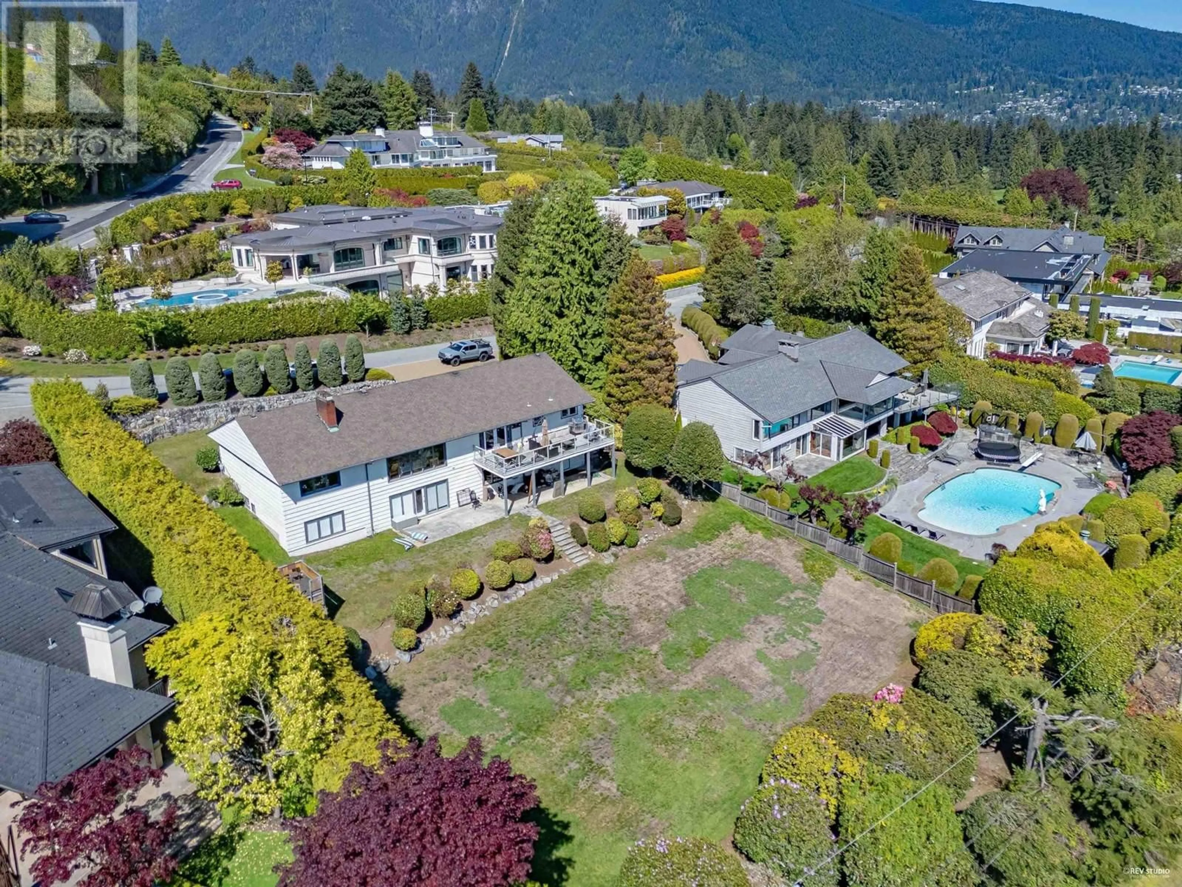 A pic from outside/outdoor area/front of a property/back of a property/a pic from drone, mountain view for 820 KNOCKMAROON ROAD, West Vancouver British Columbia V7S1R6
